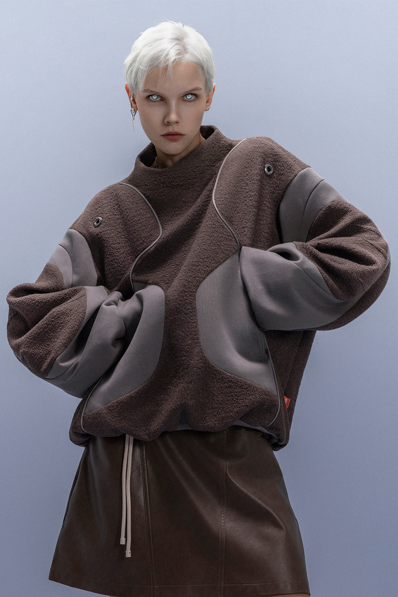 XIPHEVIL Fleece-Panel Saber-Sleeve Sweatshirt Coffee