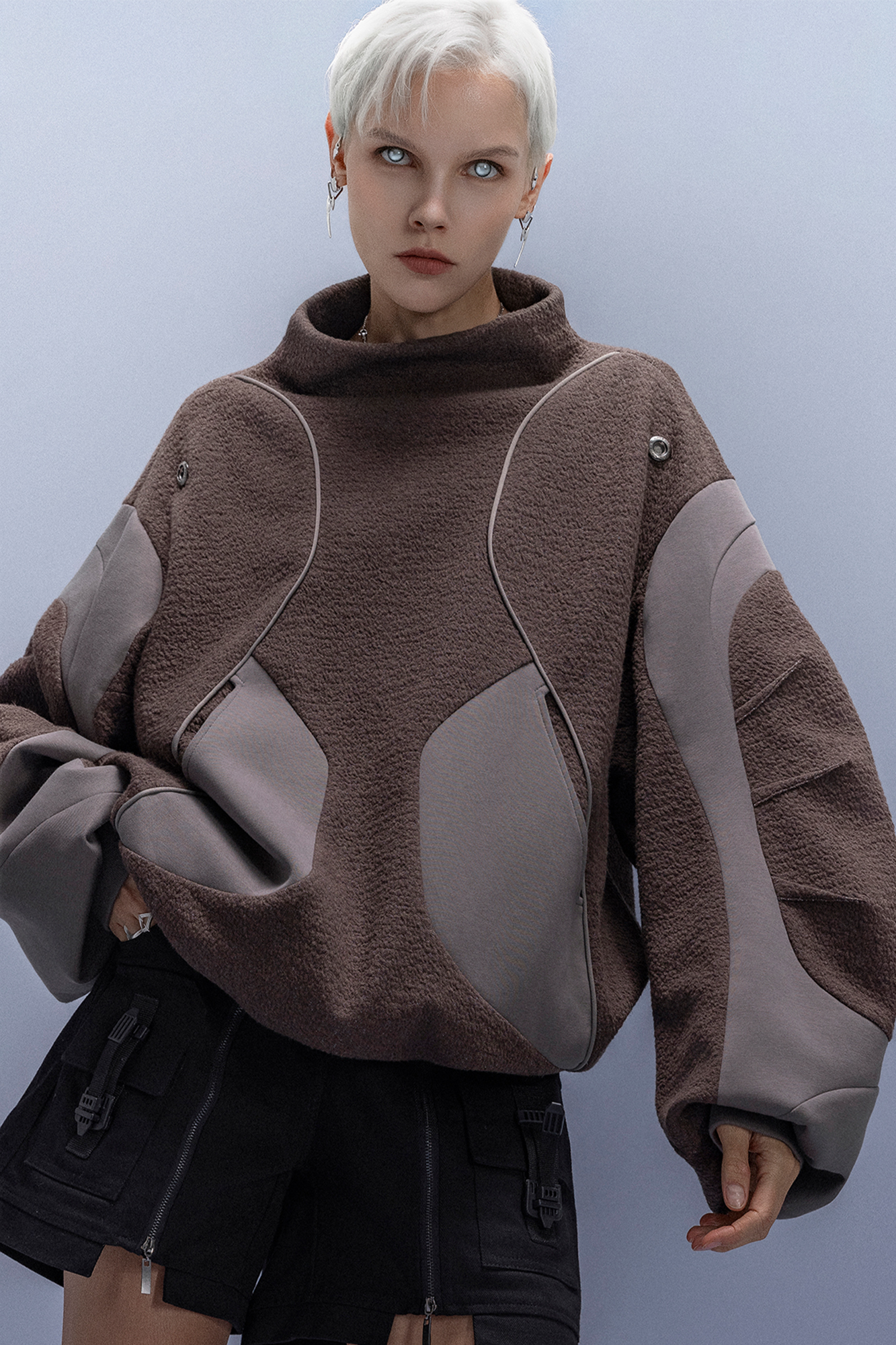 XIPHEVIL Fleece-Panel Saber-Sleeve Sweatshirt Coffee