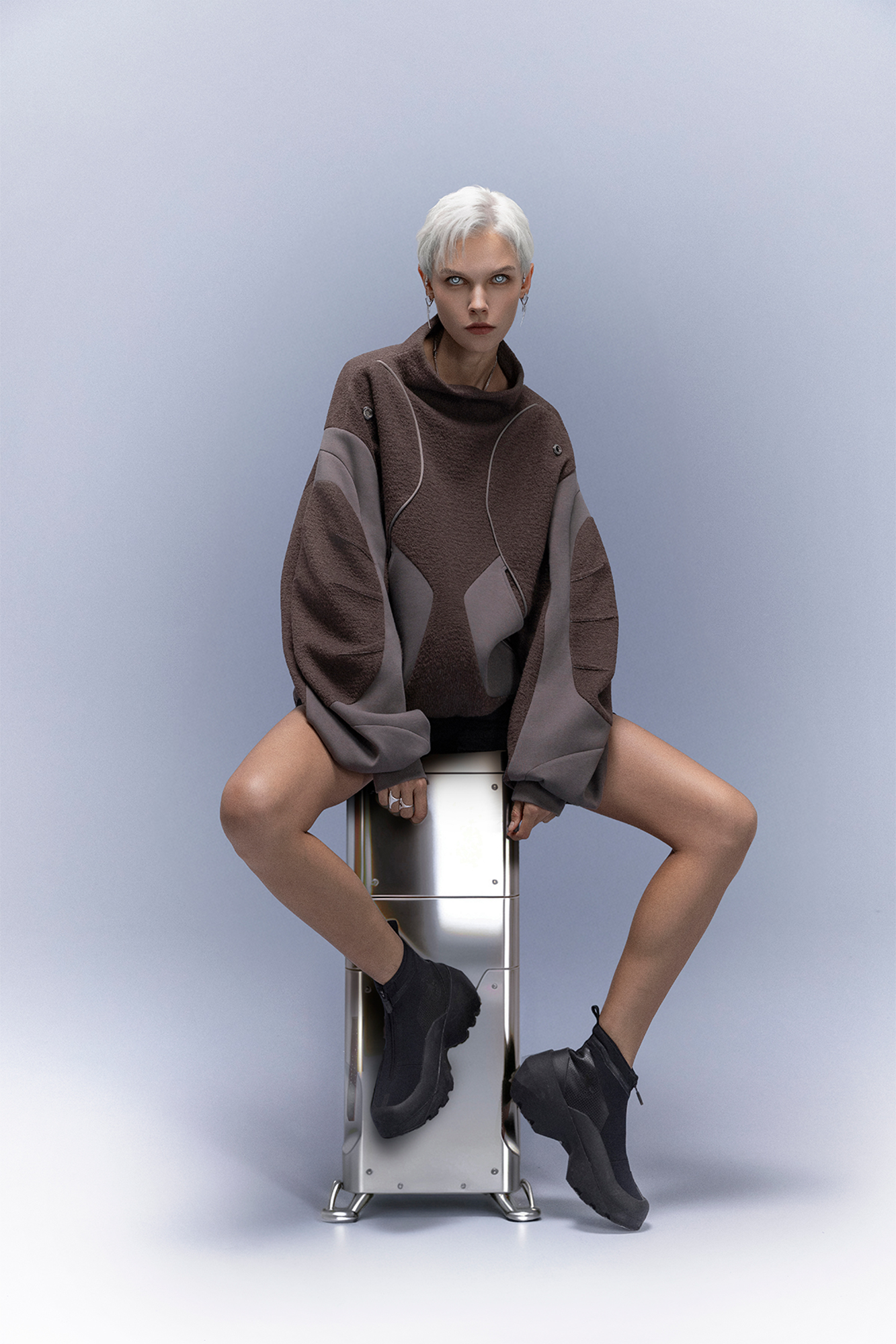 XIPHEVIL Fleece-Panel Saber-Sleeve Sweatshirt Coffee