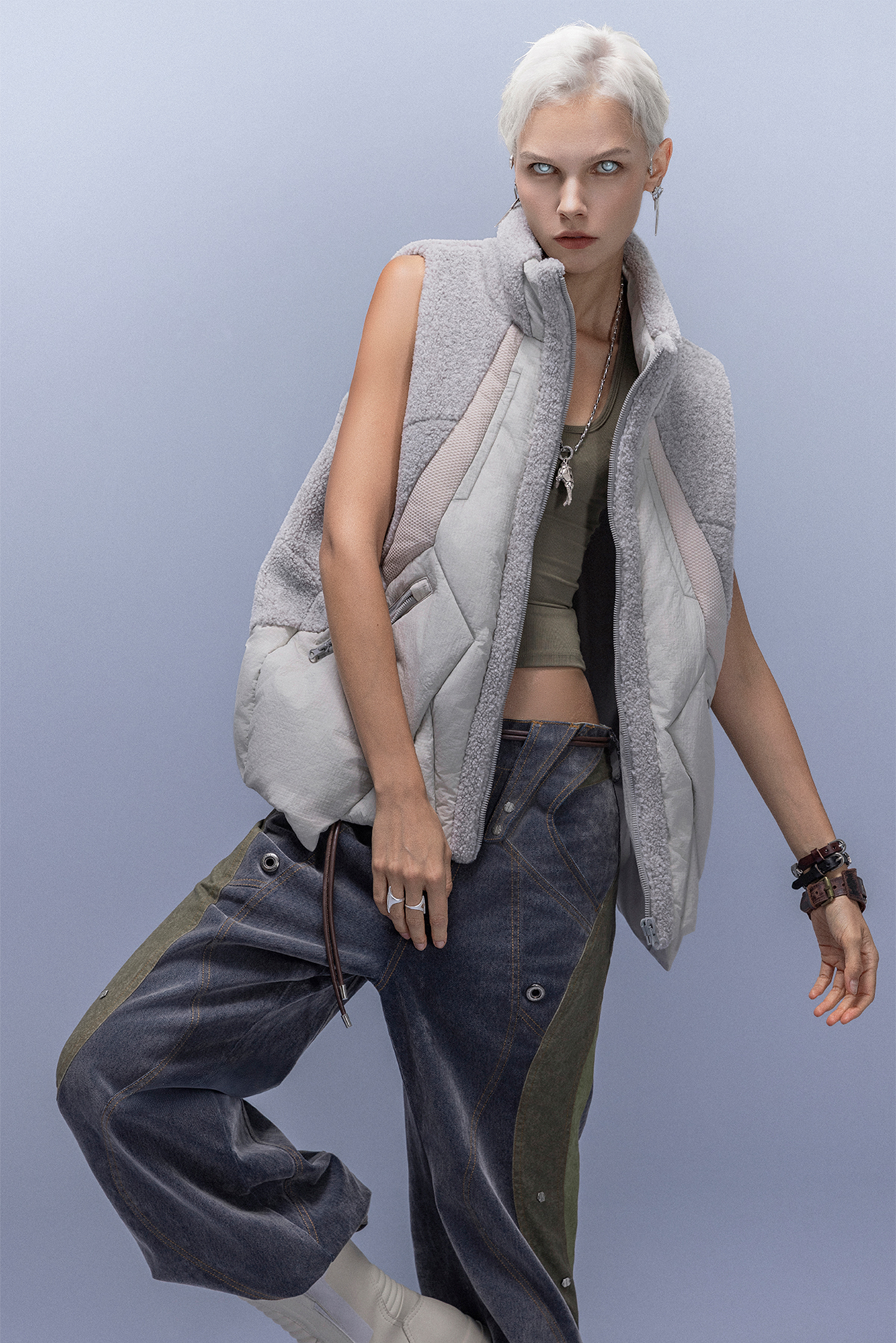 XIPHEVIL High-Neck Fleece-Panel Vest Light Gray XIPHEVIL High-Neck Fleece-Panel Vest Light Gray