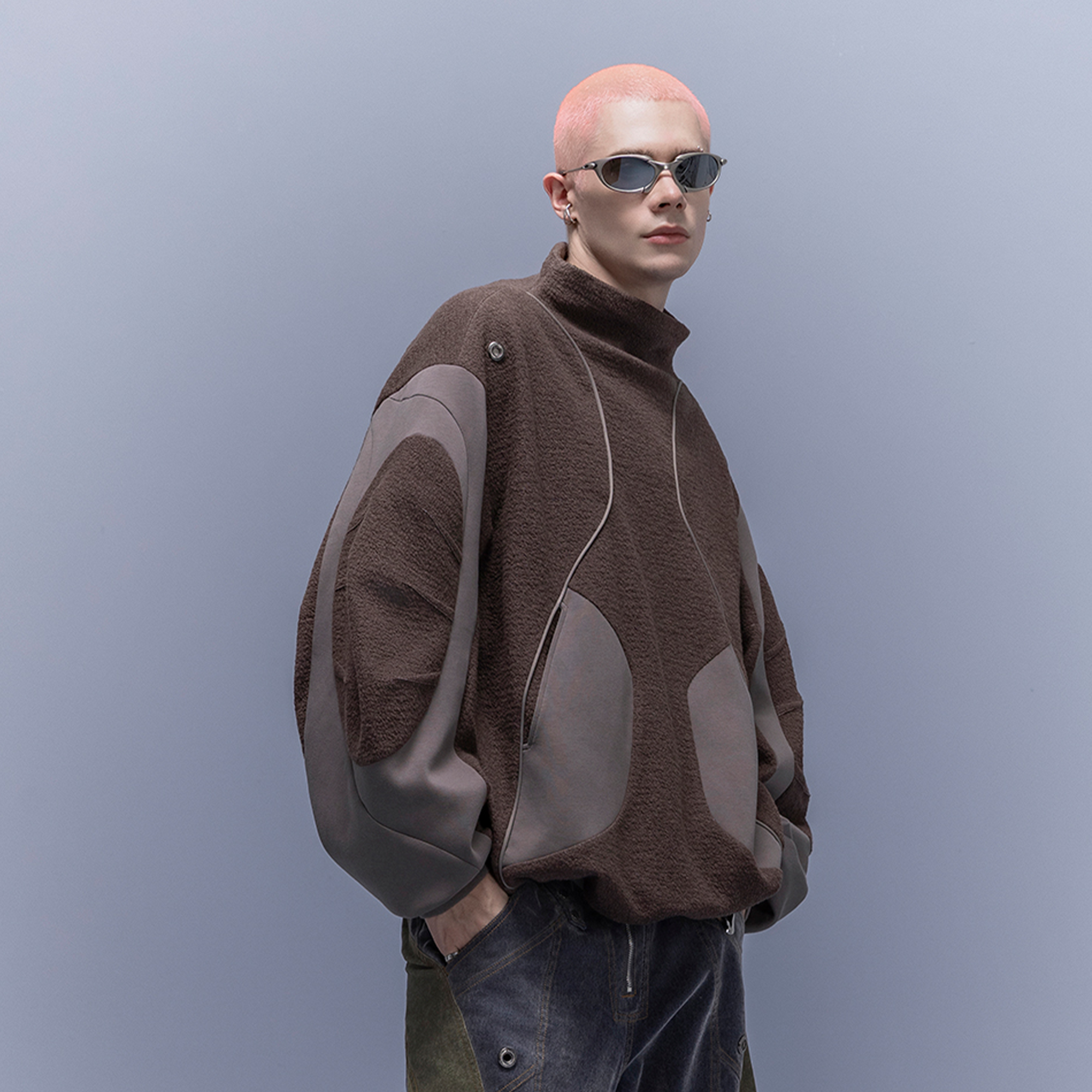 XIPHEVIL Fleece-Panel Saber-Sleeve Sweatshirt Coffee