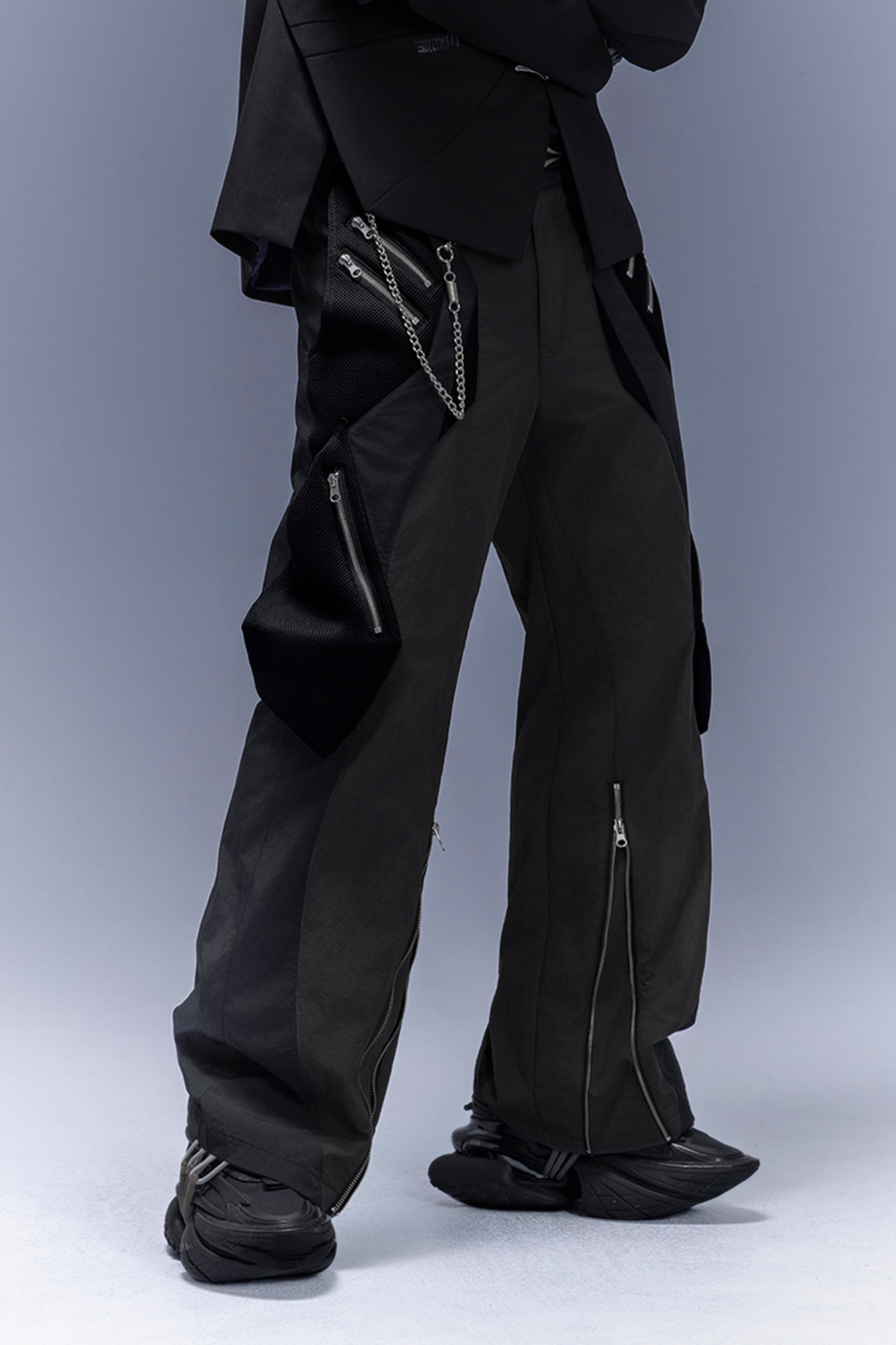 XIPHEVIL Paneled Multi-Pocket Zip Cargo Pants Black