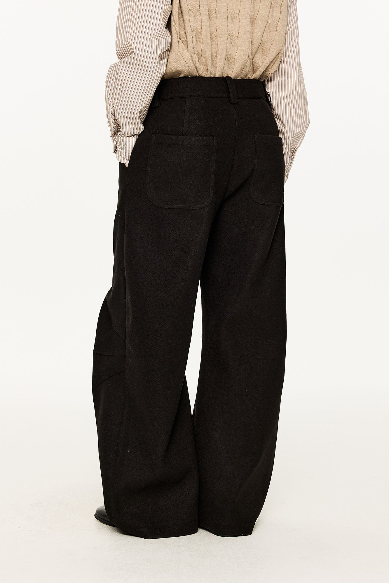KREATE Middle Stitch Pleat Wide-Leg Trousers