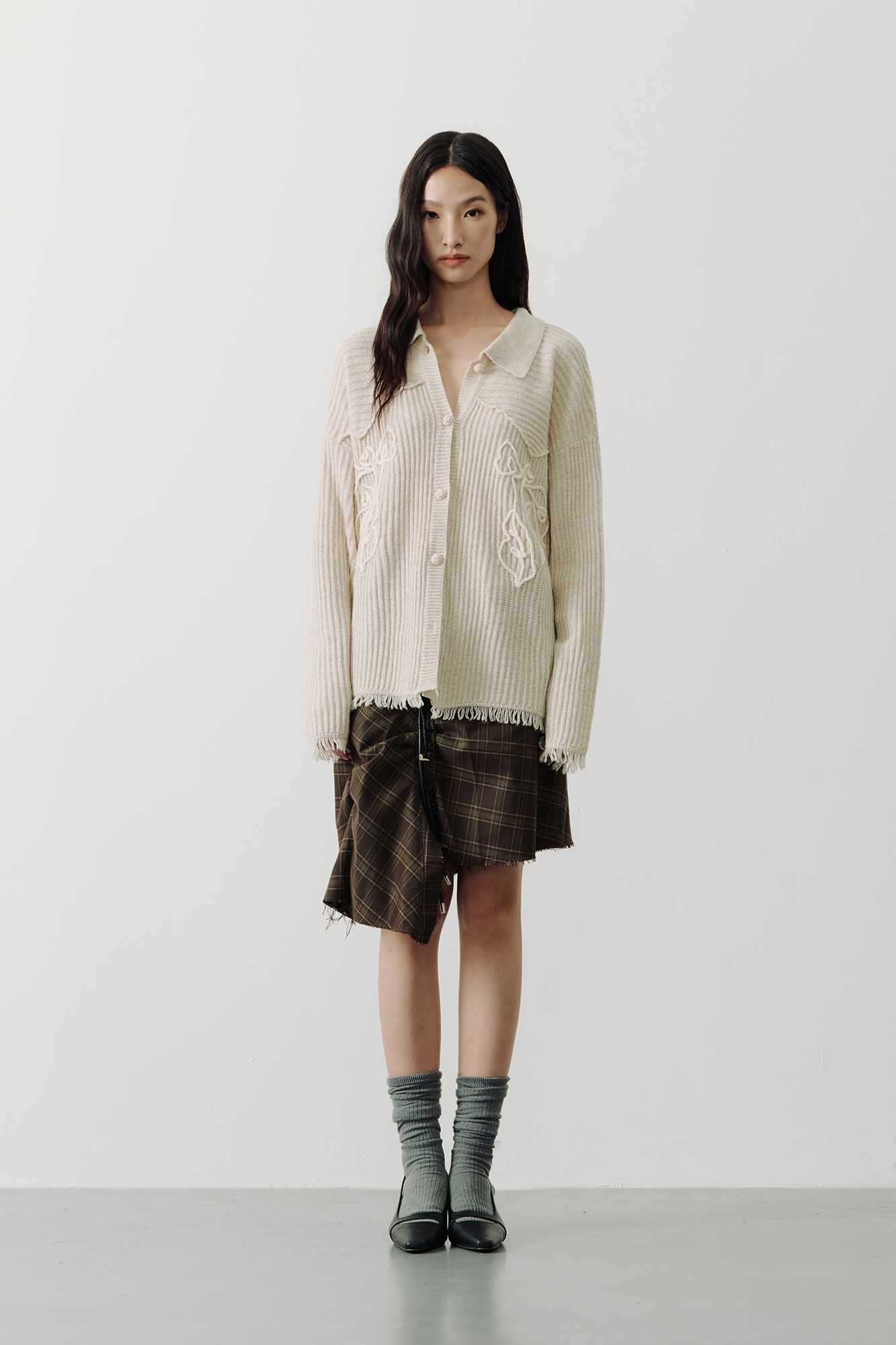 SAME FLOW Floral Embroidery Fringe-Hem Rib Cardigan