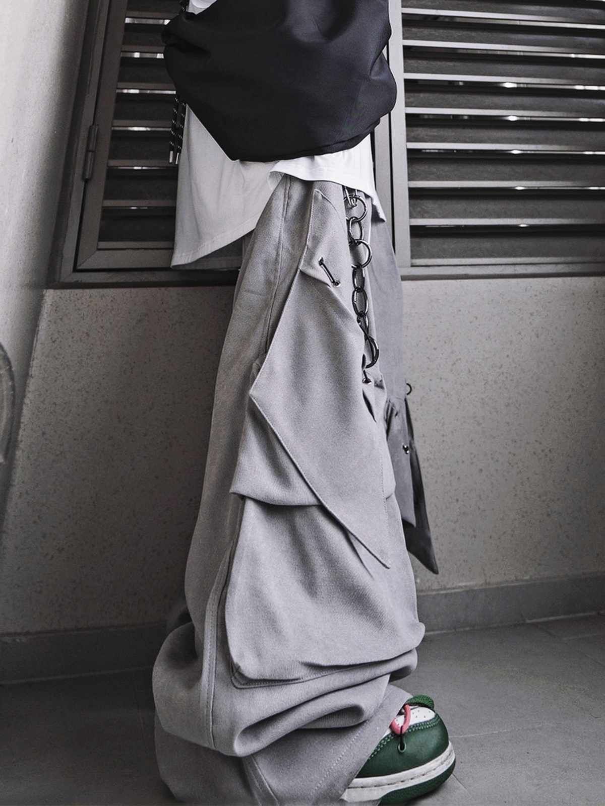 UUCSCC Multi-Pocket Curved Wide-Leg Pants