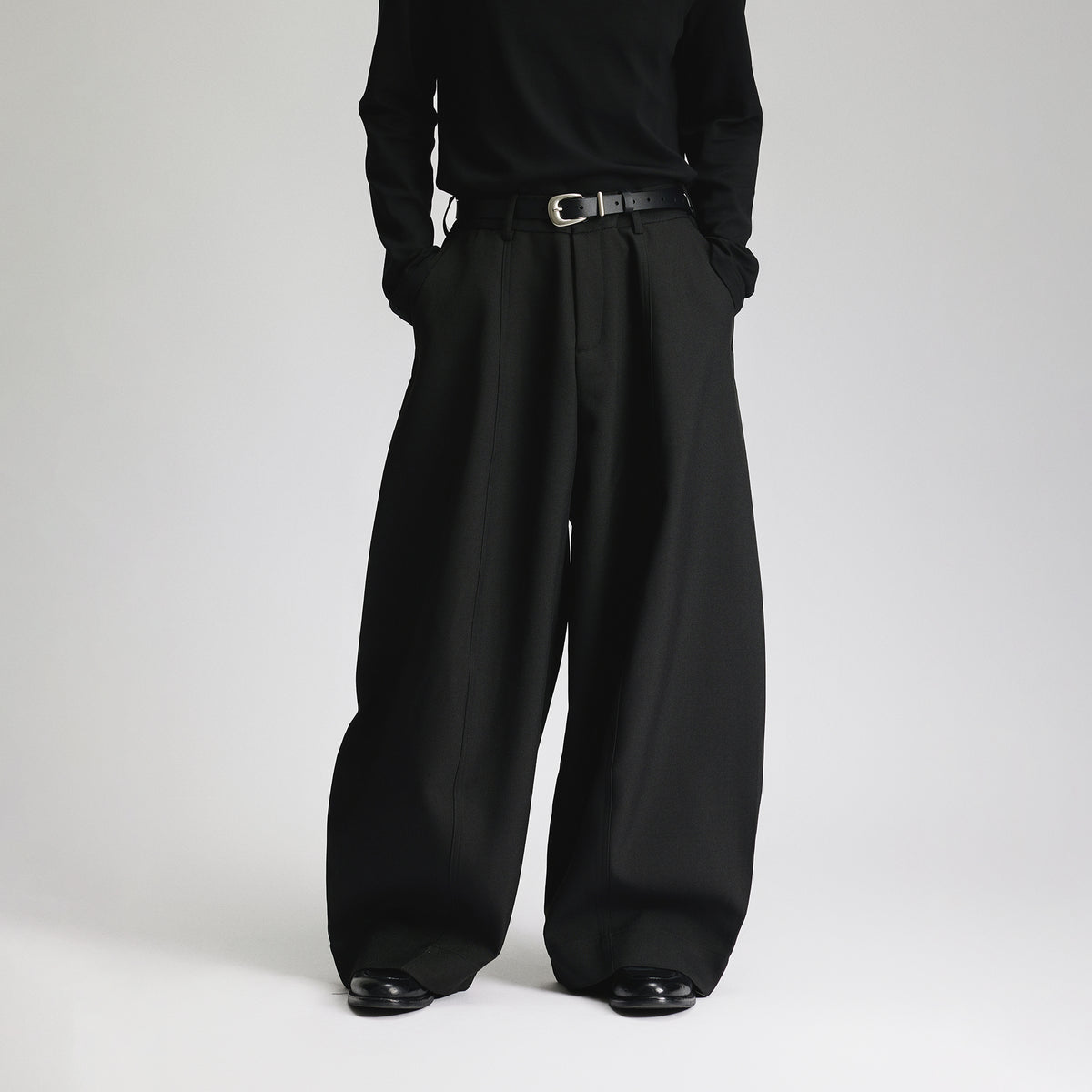 SAMMOKONPA Curved Silhouette Wide-Leg Trousers
