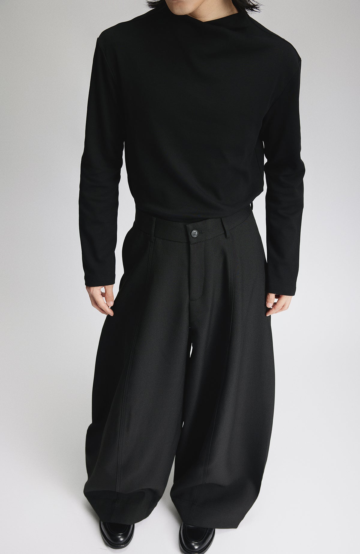 SAMMOKONPA Curved Silhouette Wide-Leg Trousers
