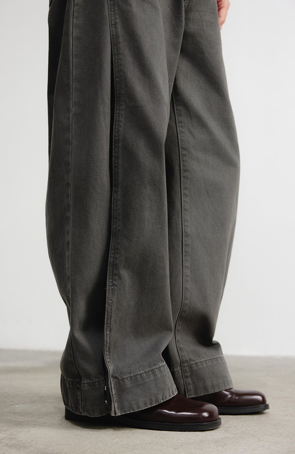 SAMMOKONPA Retro Washed Deconstructed Wide-Leg Jeans