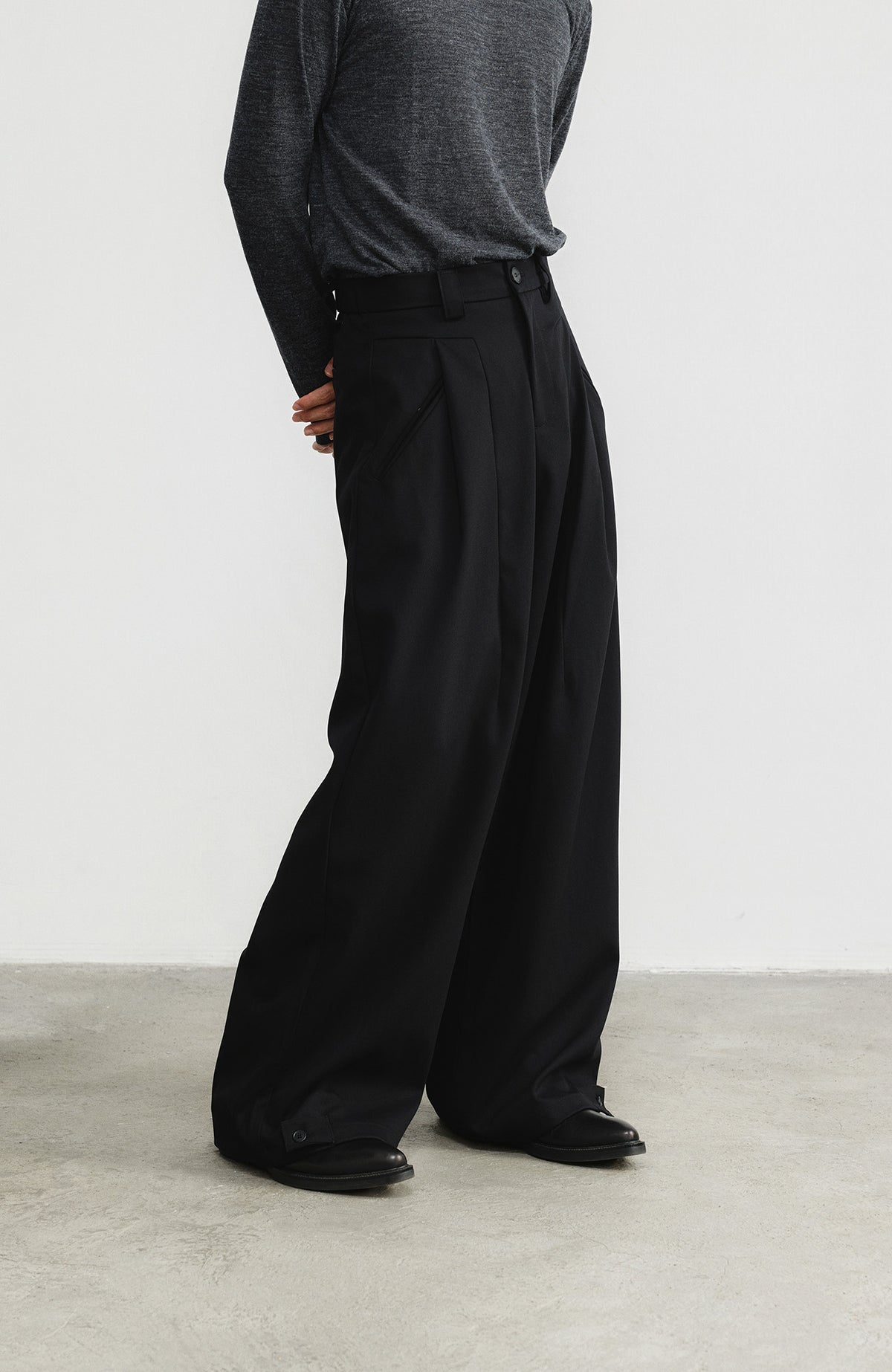 SAMMOKONPA Pleated Oversized Trousers