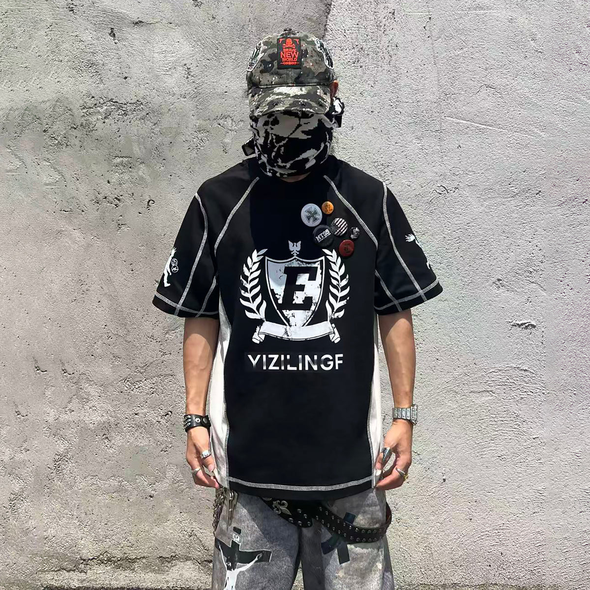 YIZILINGF Punk Spliced Badge Oversized T-Shirt