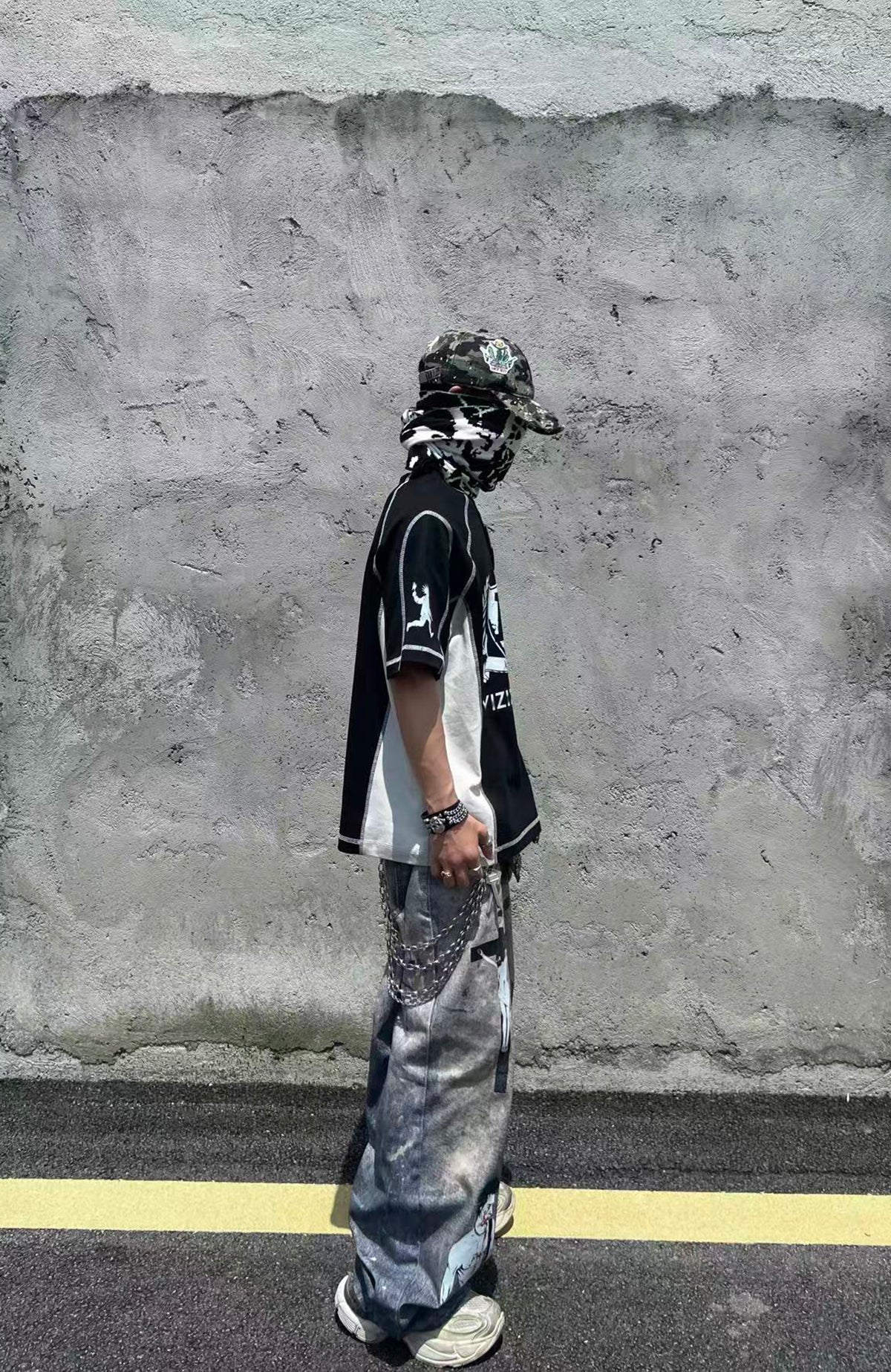 YIZILINGF Punk Spliced Badge Oversized T-Shirt