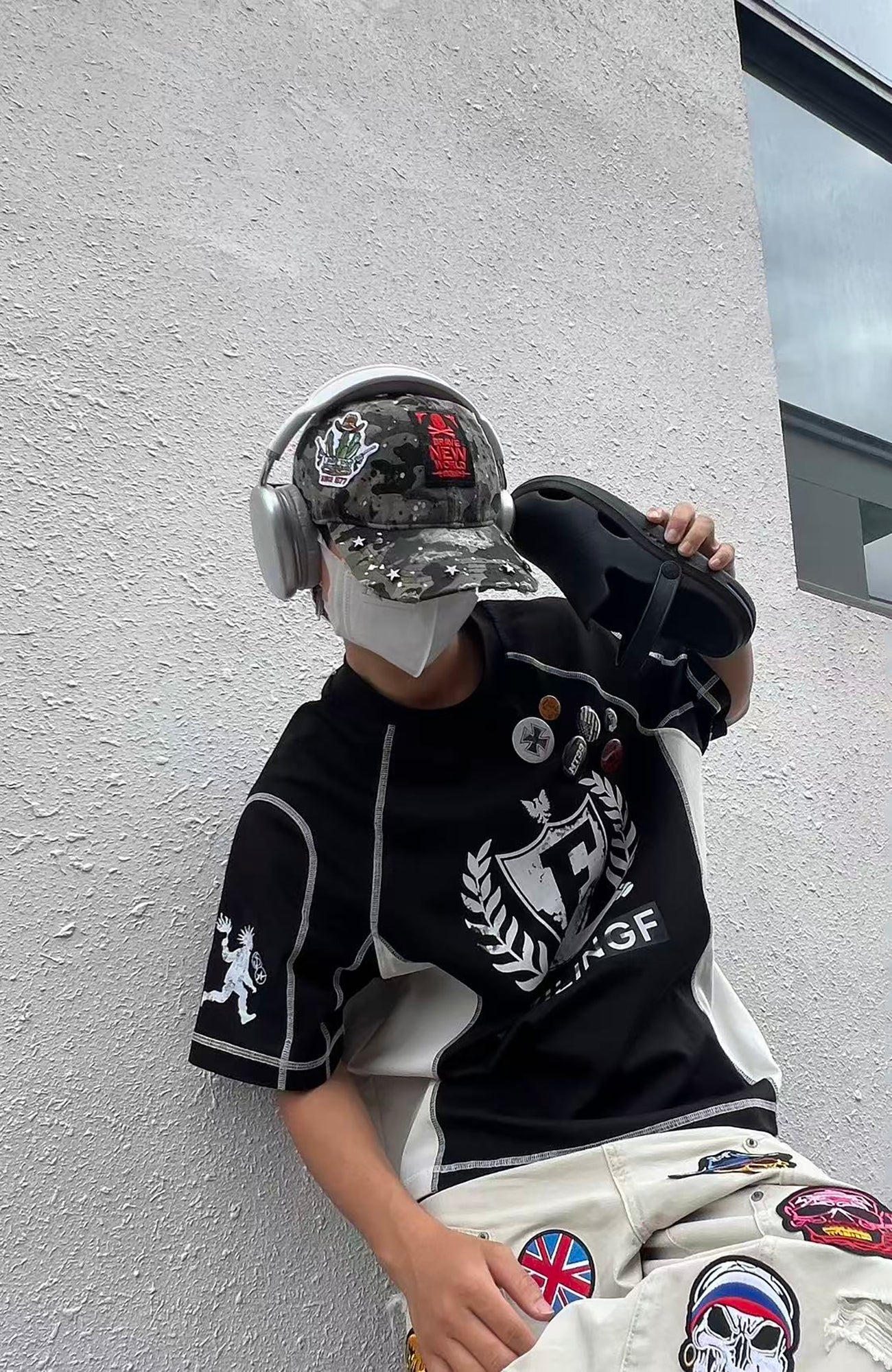 YIZILINGF Punk Spliced Badge Oversized T-Shirt
