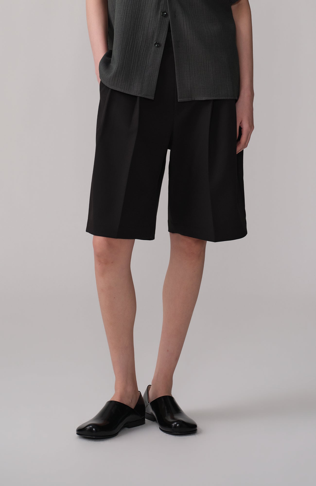 OPICLOTH Pleated Wide-Leg Suit Shorts
