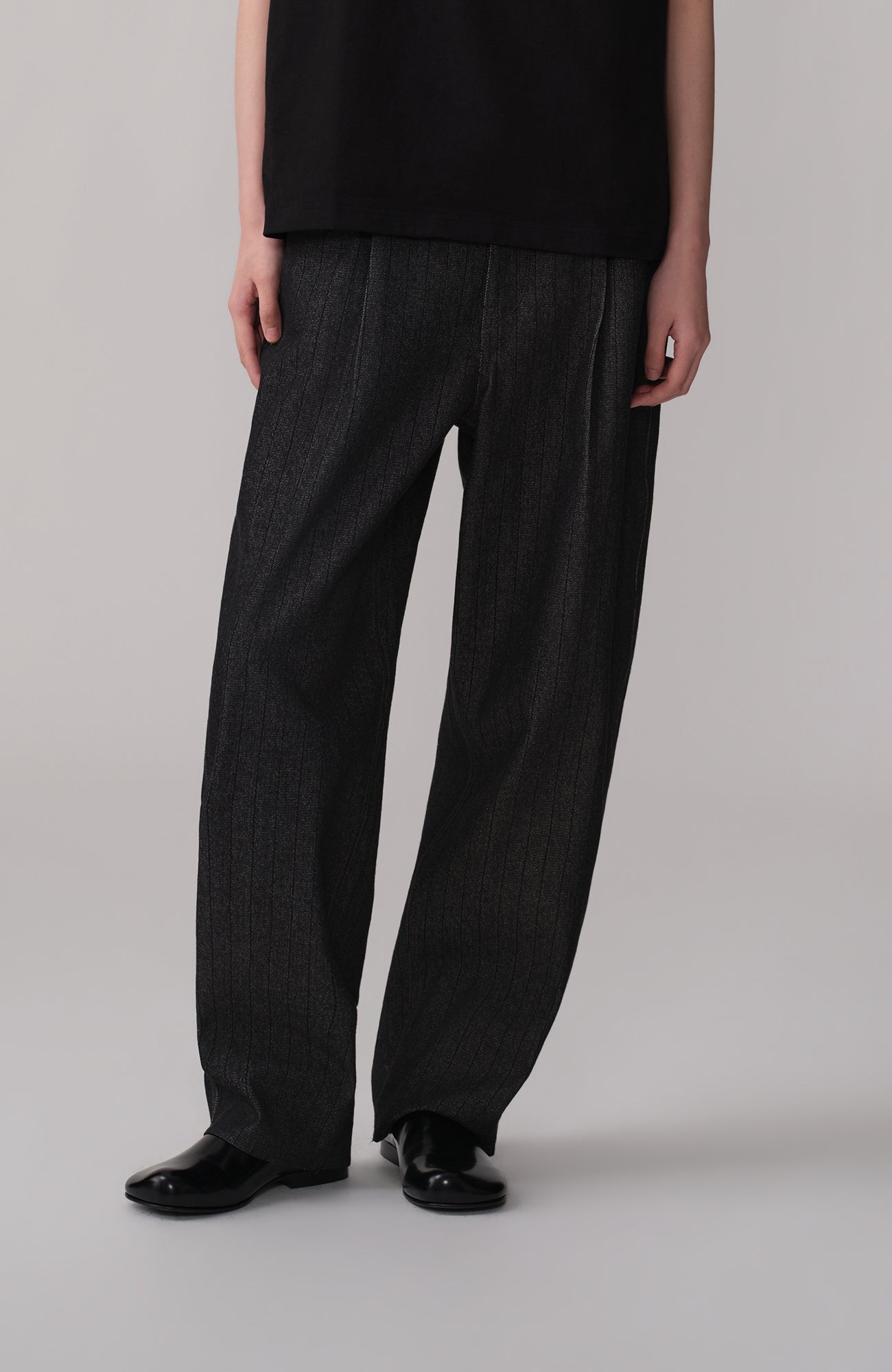 OPICLOTH Pinstripe Pleated Tapered Jeans
