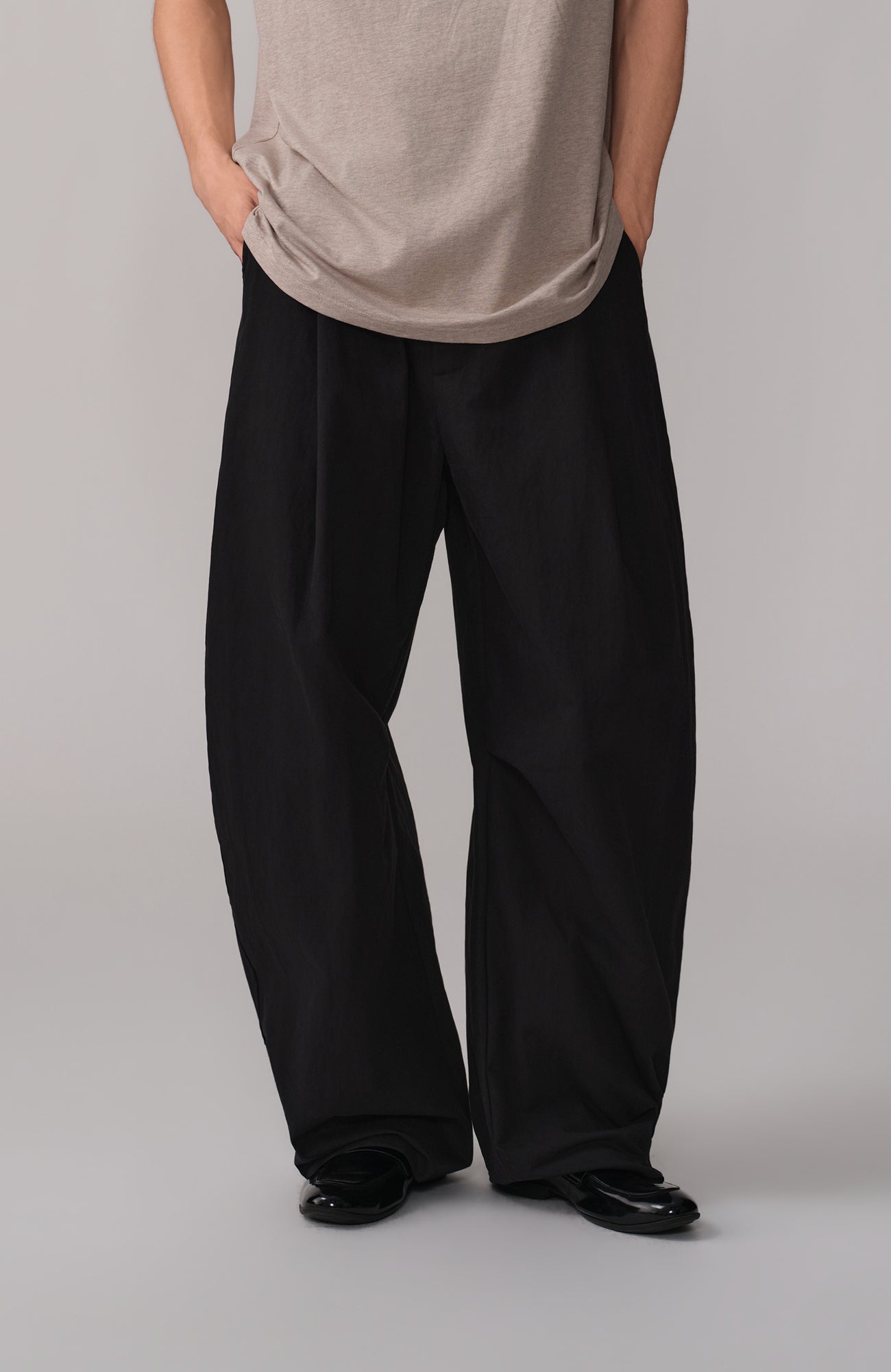 OPICLOTH Pleated Curved Wide-Leg Trousers