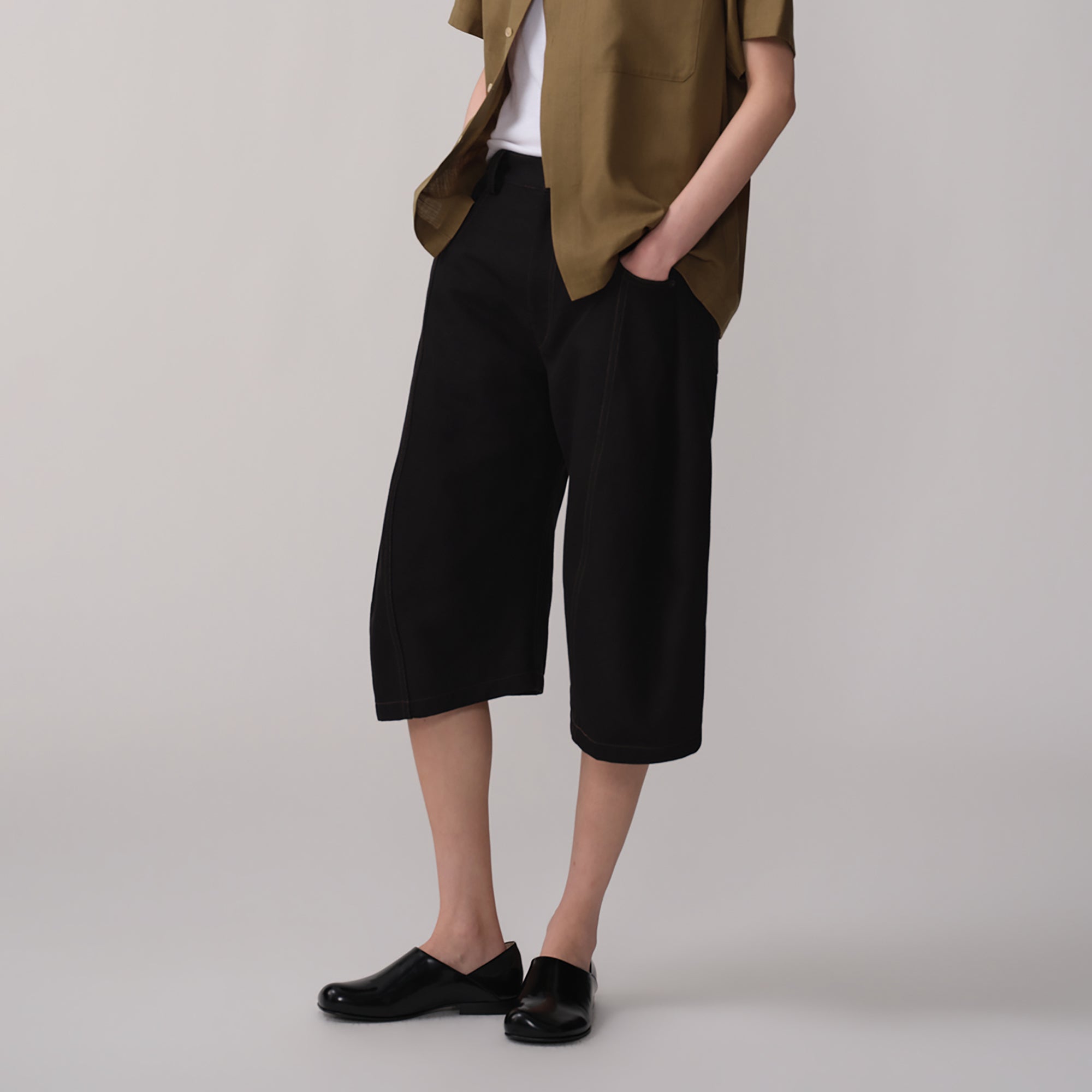 OPICLOTH Curved Wide-Leg Bermuda Shorts