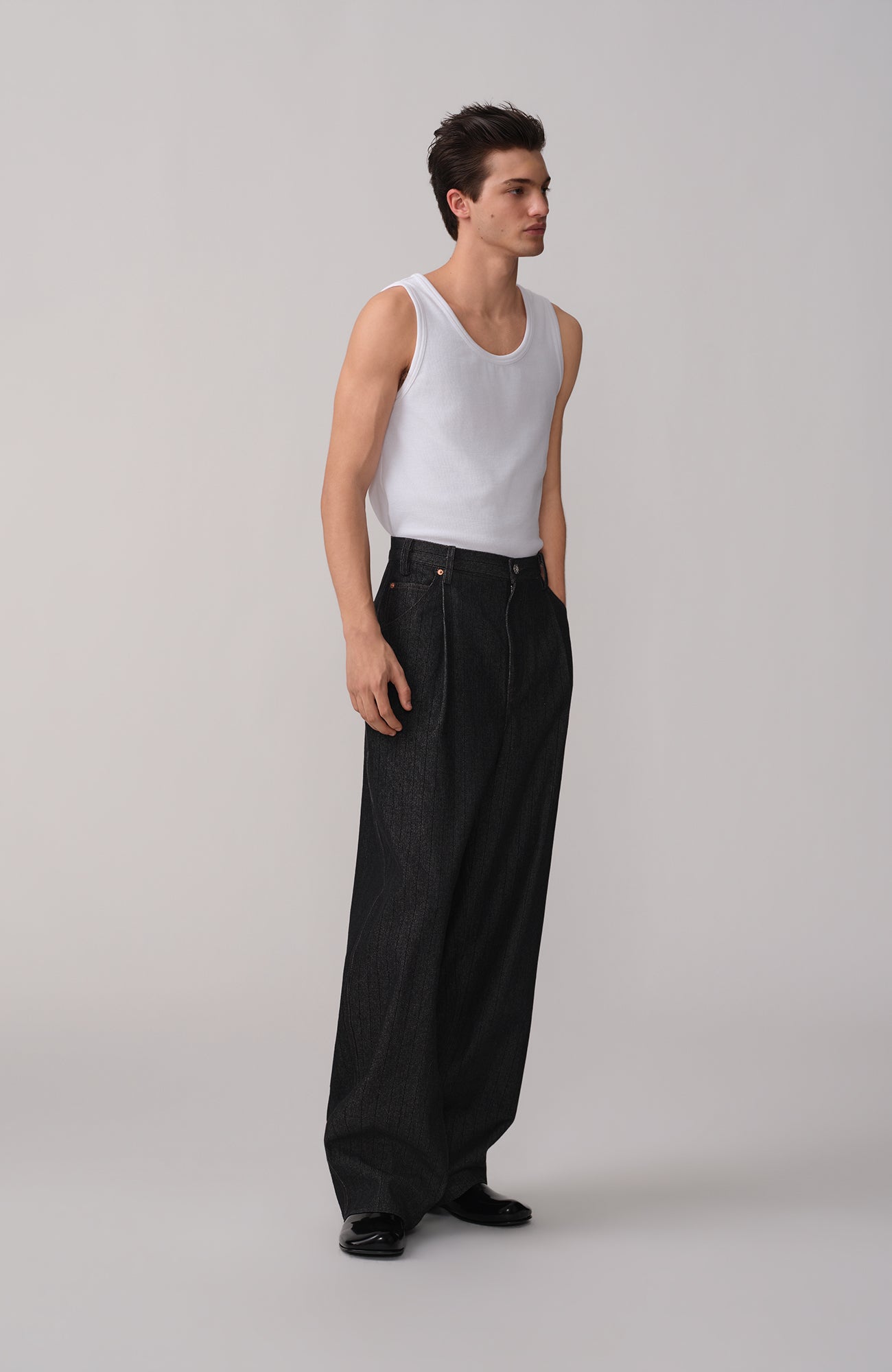 OPICLOTH Pinstripe Pleated Tapered Jeans