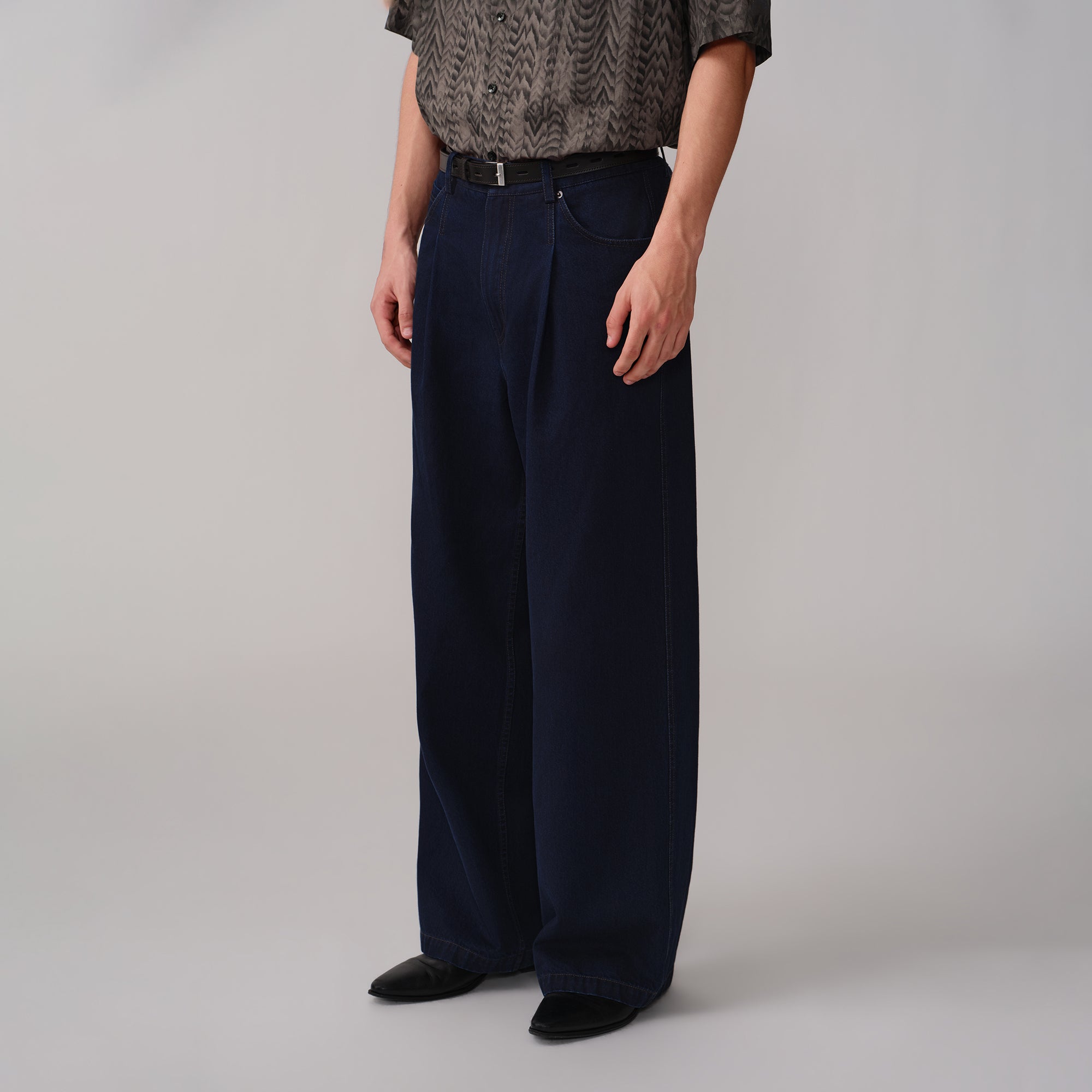 OPICLOTH Washed Indigo Pleated Jeans