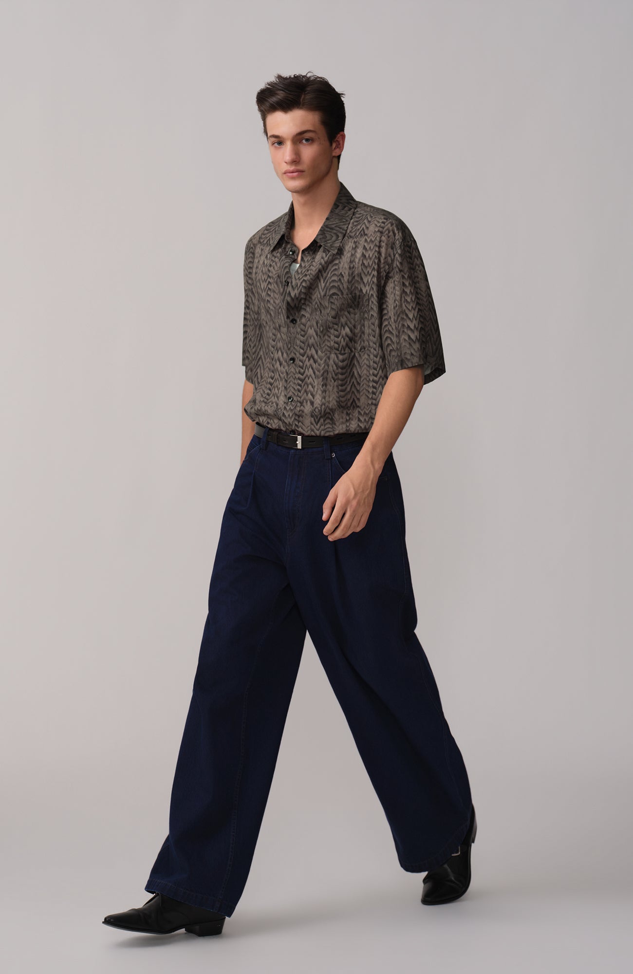 OPICLOTH Washed Indigo Pleated Jeans