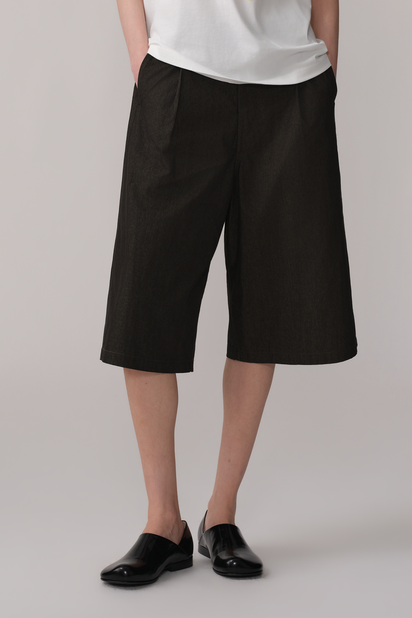 OPICLOTH Retro Pleated Wide-Leg Cropped Shorts, premium urban and streetwear designers apparel on PROJECTISR.com, OPICLOTH