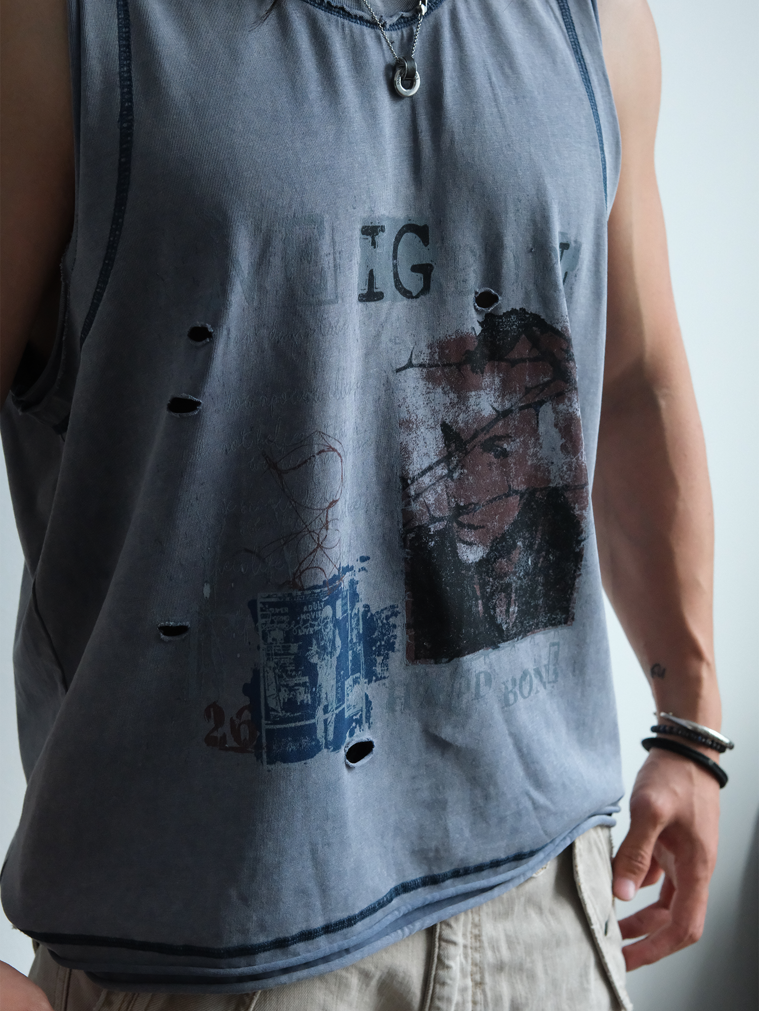 NEIGBORL Distressed Washed Graphic Tank Top