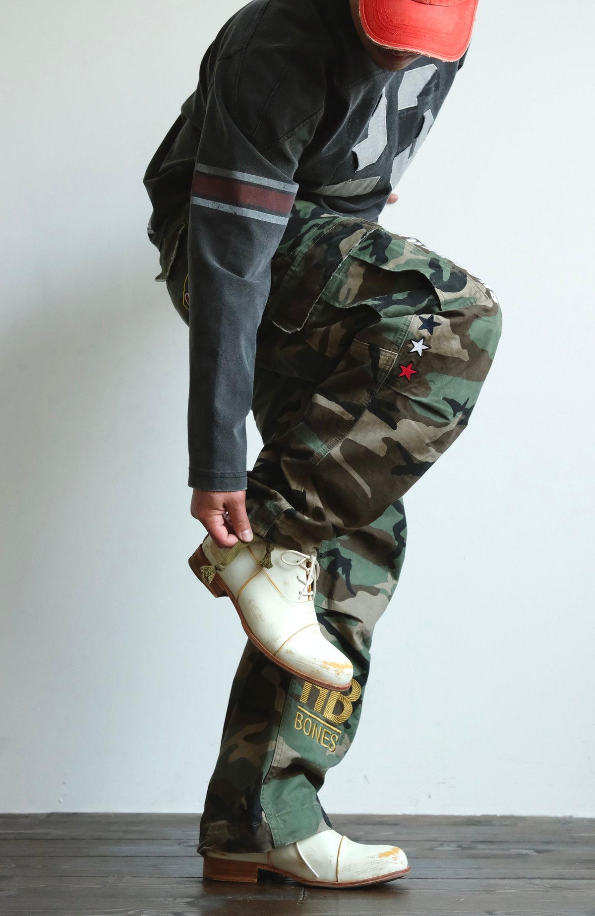 NEIGBORL Retro Camo Embroidered Straight-Leg Cargo Pants