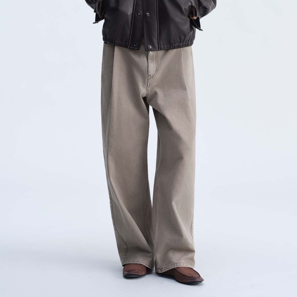 OPICLOTH Washed Pleated Tapered Jeans