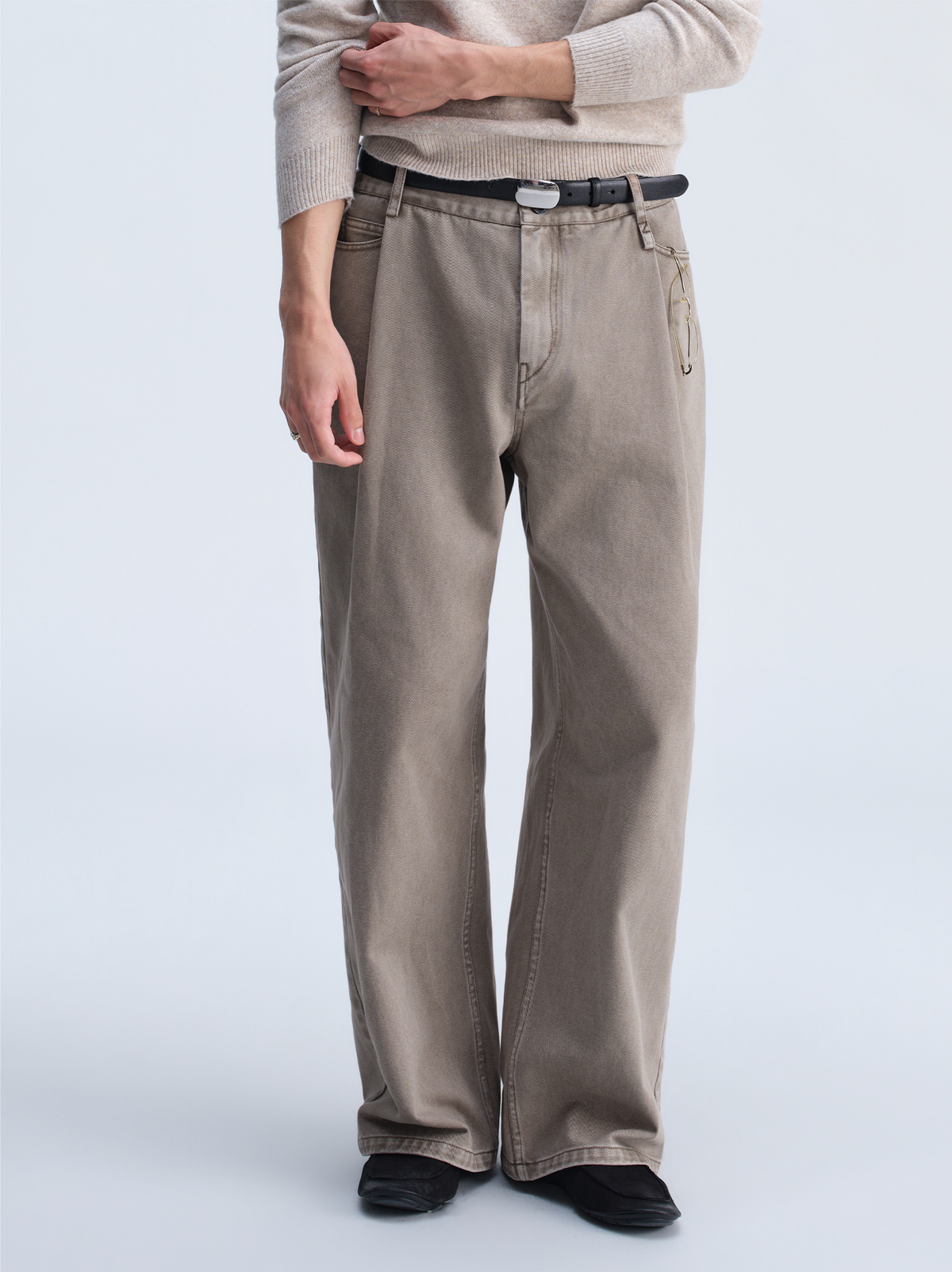 OPICLOTH Washed Pleated Tapered Jeans