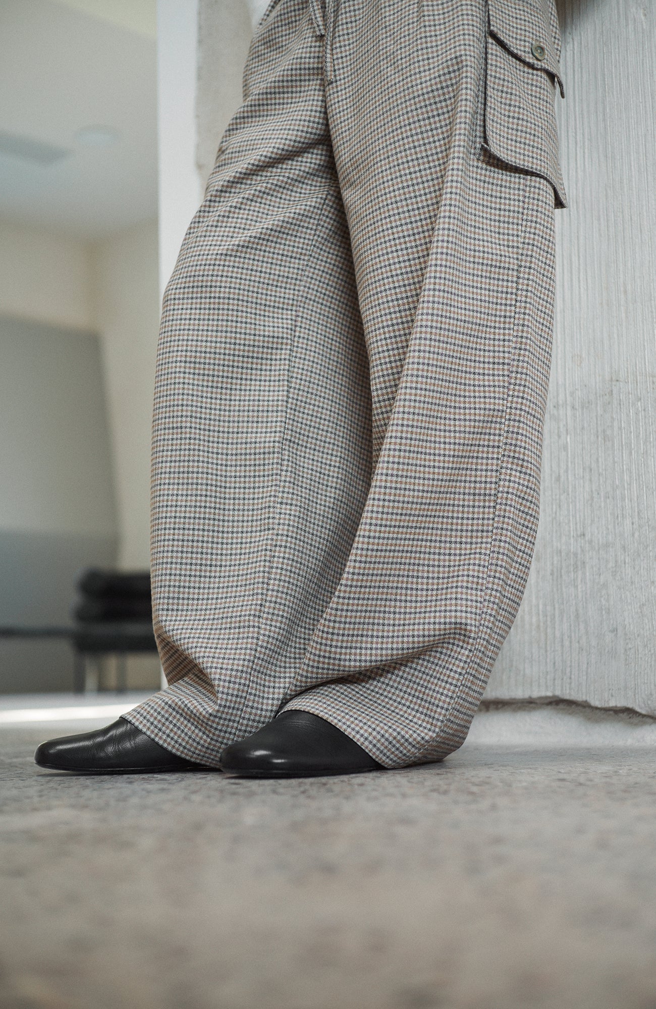 GONGHE REPUB Modern Pleated Checkered Wide-Leg Trousers