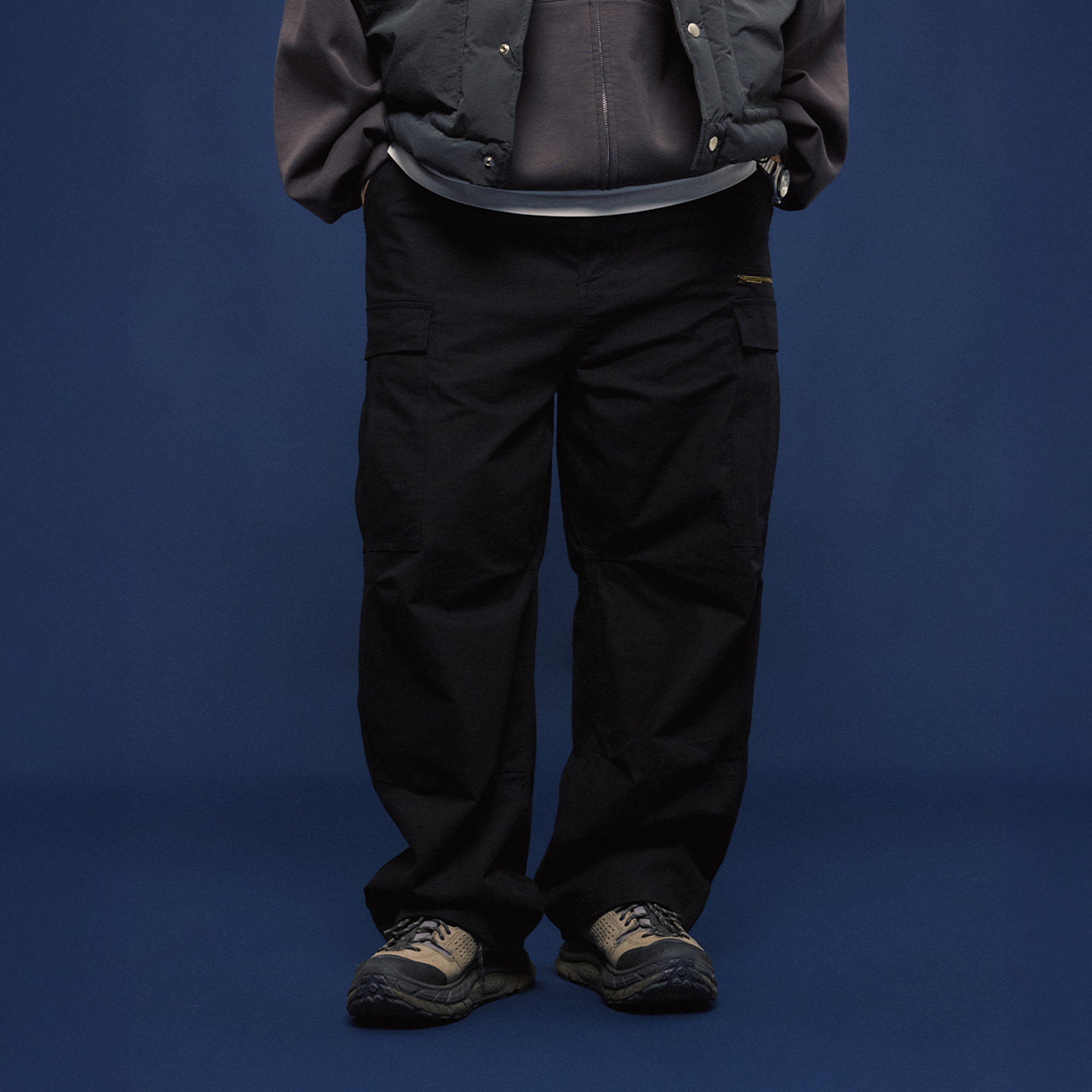 BANANA CLUB Multi-Pockey Pleated-Knee Cargo Pants