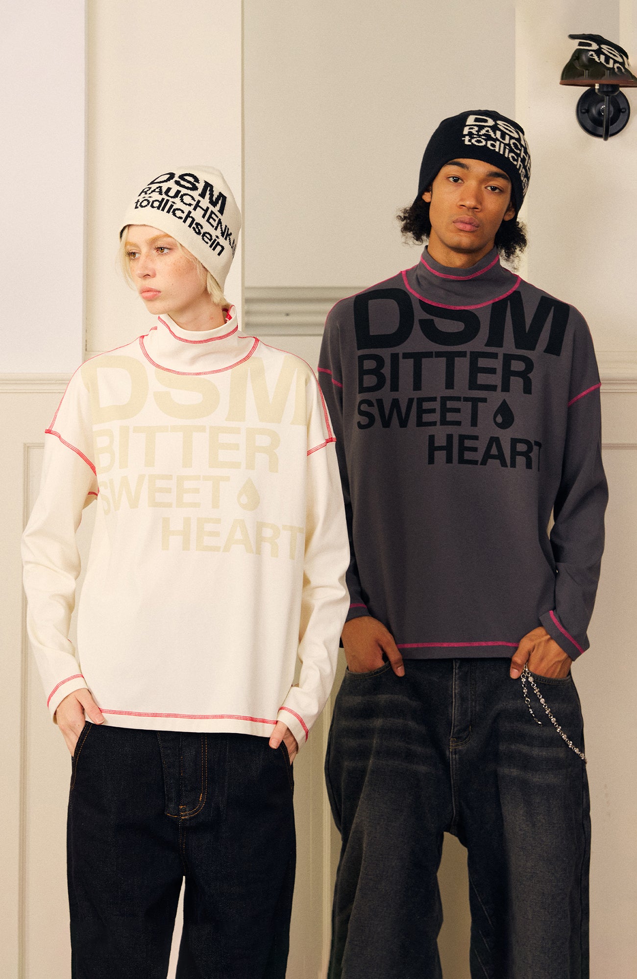 DONSMOKE Contrast Stitch LOGO Turtleneck