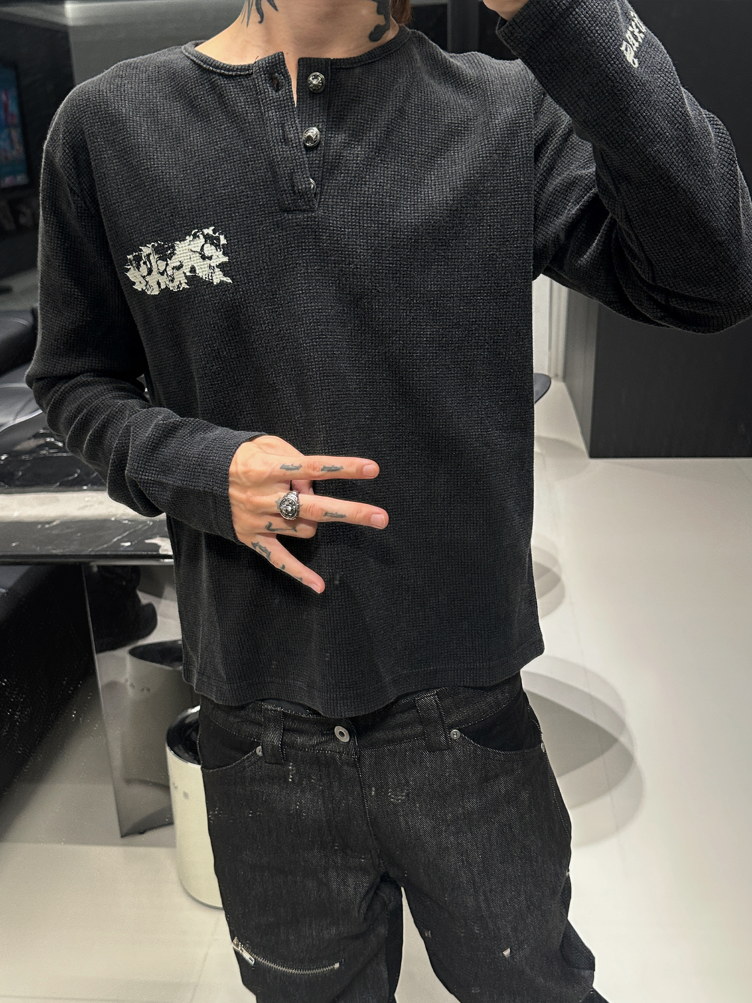 SAXGENWON Washed Skull Graphic Waffle-Knit Henley Long-Sleeve Tee