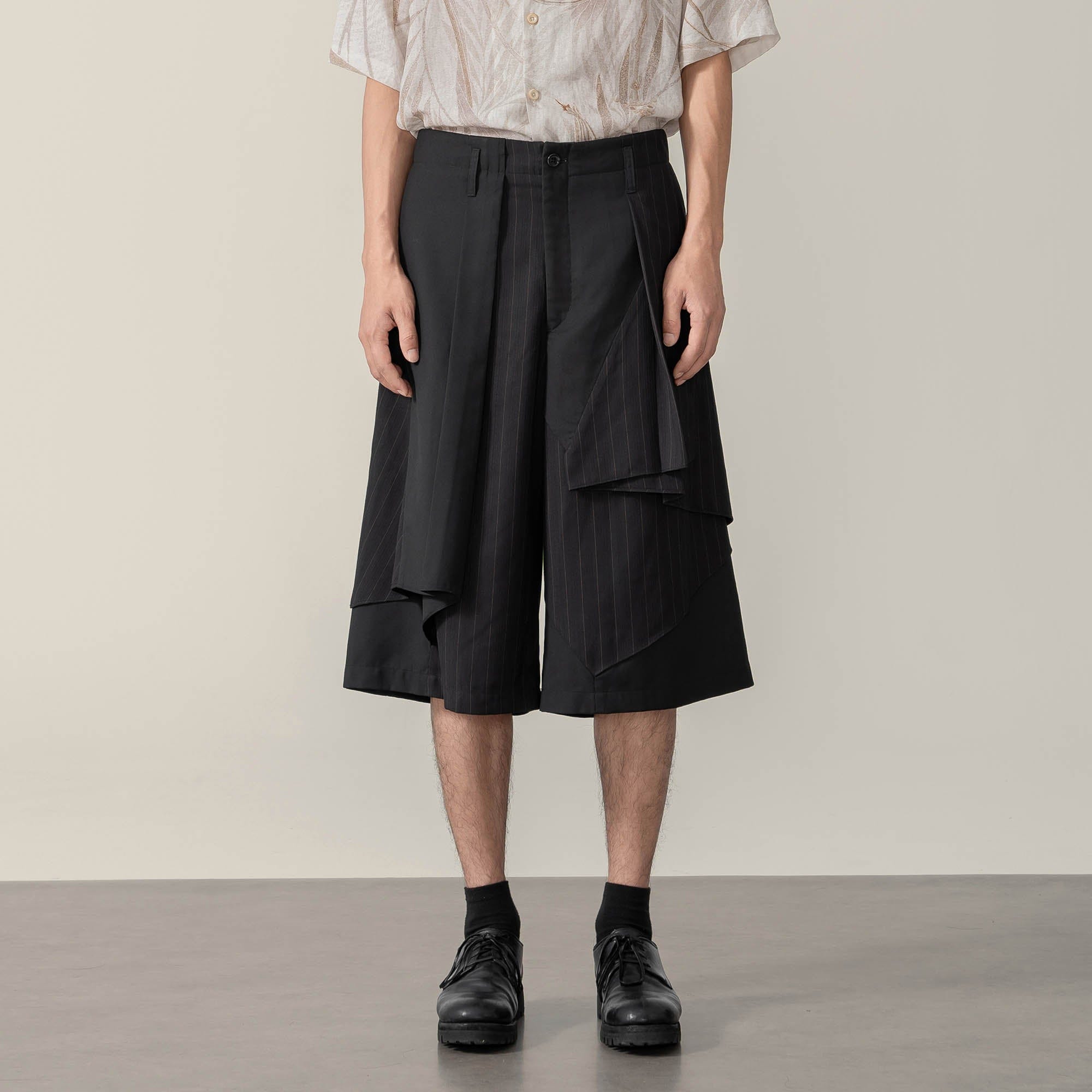 MOITIEDEPETALE Multi-Layered Pleated Pinstriped Shorts