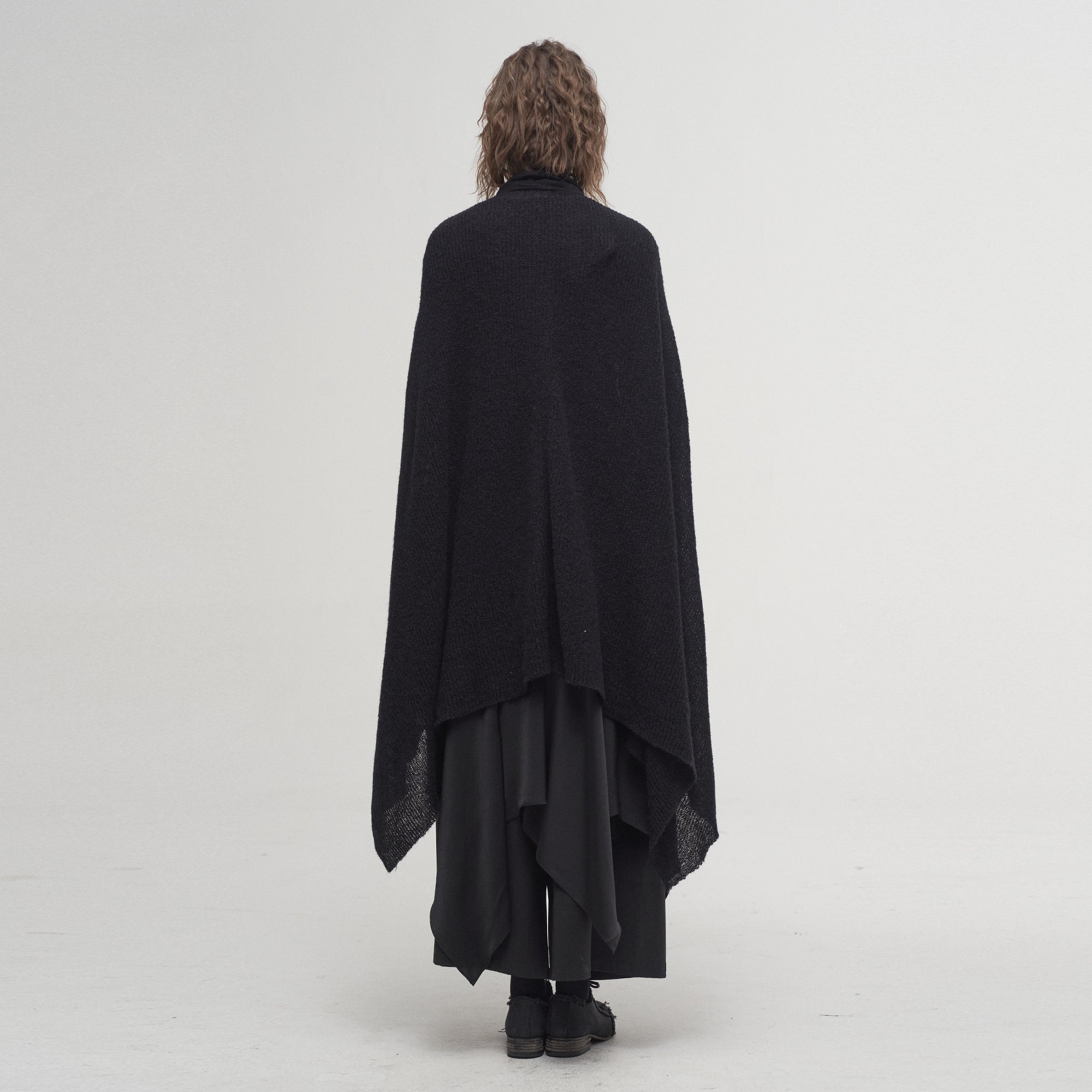 ILNya Nieternite Nifutur Convertible Drape Knit Cape