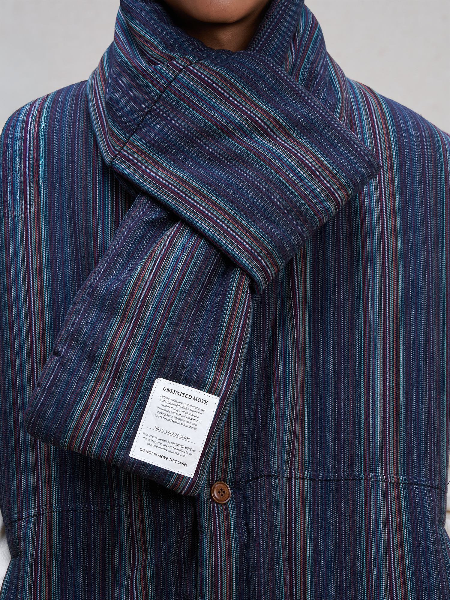 UNLIMITED MOTE Striped Padded Scarf