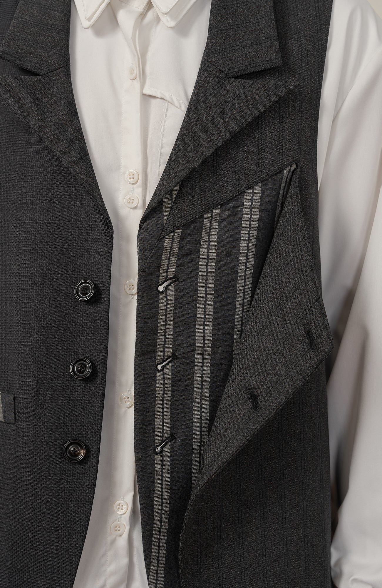 MOITIEDEPETALE Stripe-Spliced Double Layer Vest