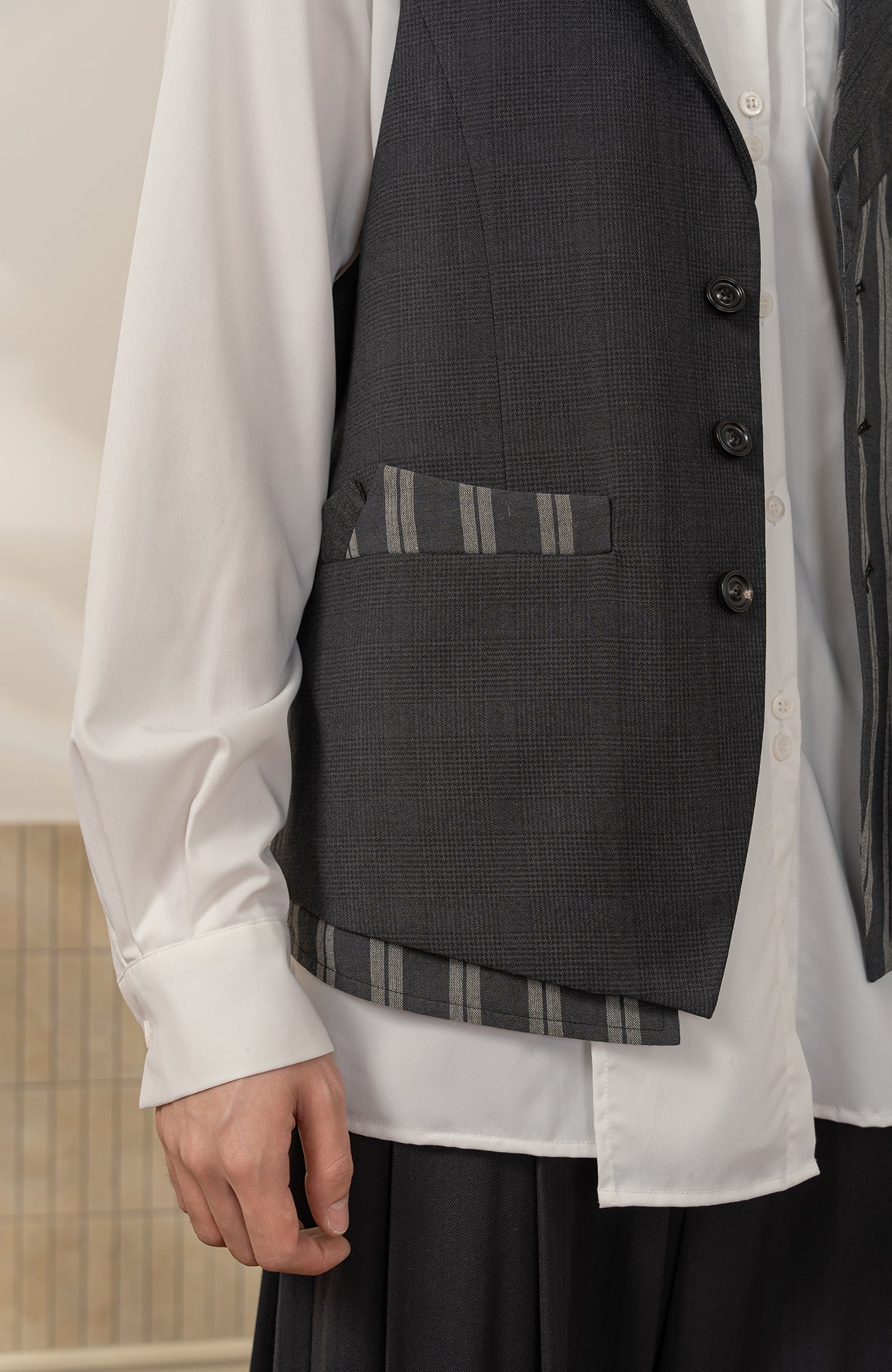 MOITIEDEPETALE Stripe-Spliced Double Layer Vest