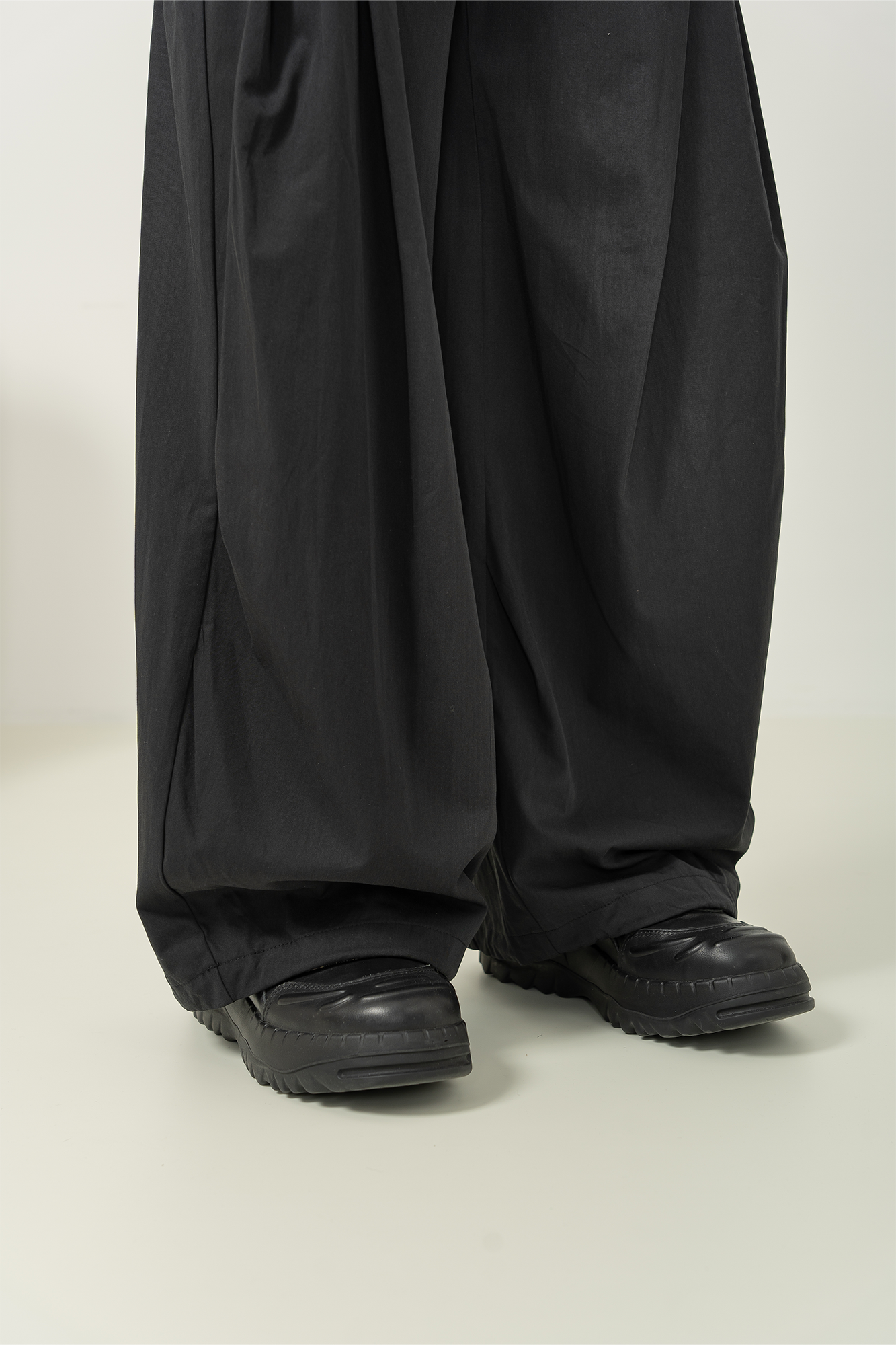 MOITIEDEPETALE Pleated Panel Oversized Cargo Pants
