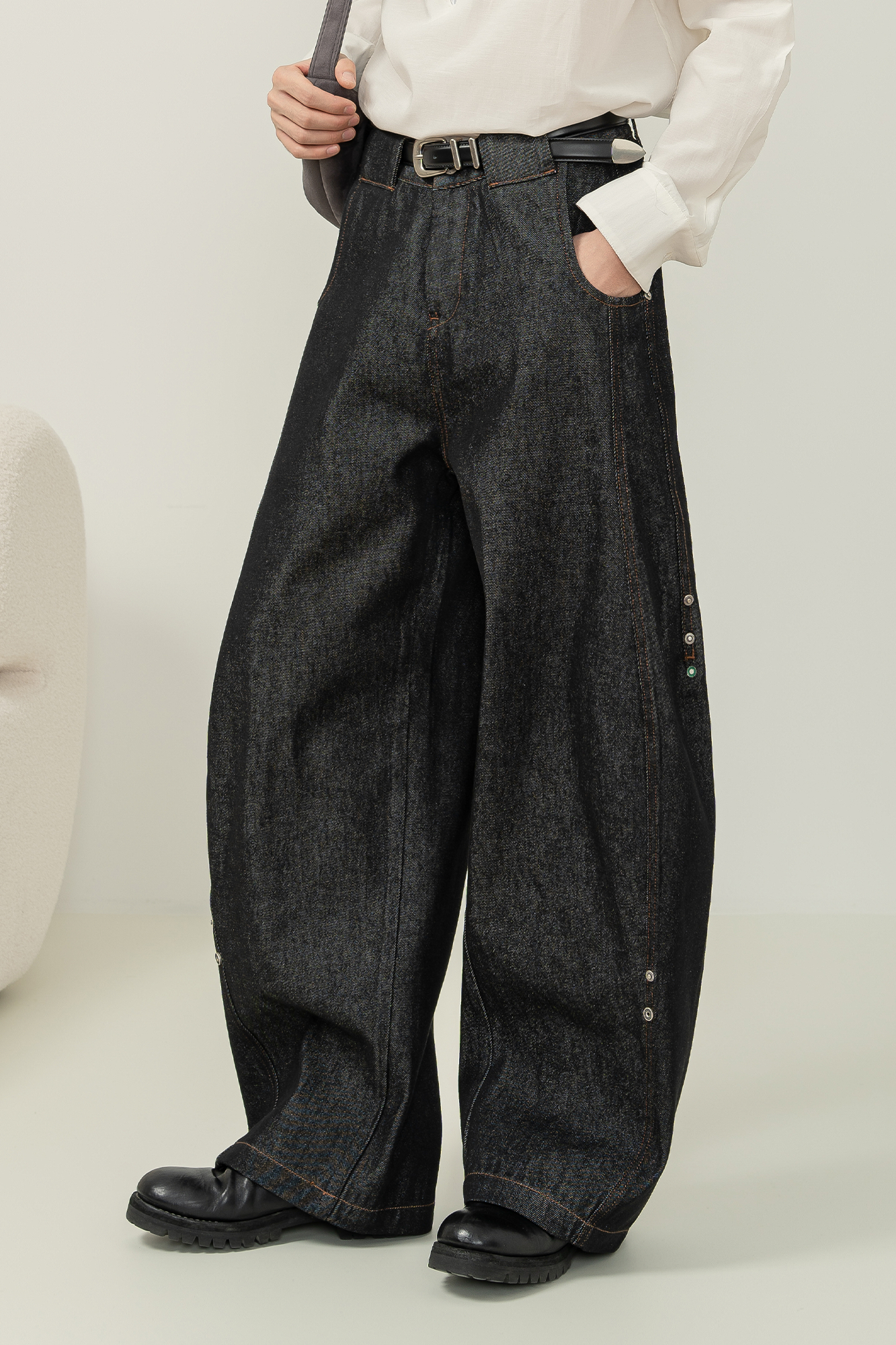 MOITIEDEPETALE Panel Stited Rivet Balloon-Leg Raw Jeans