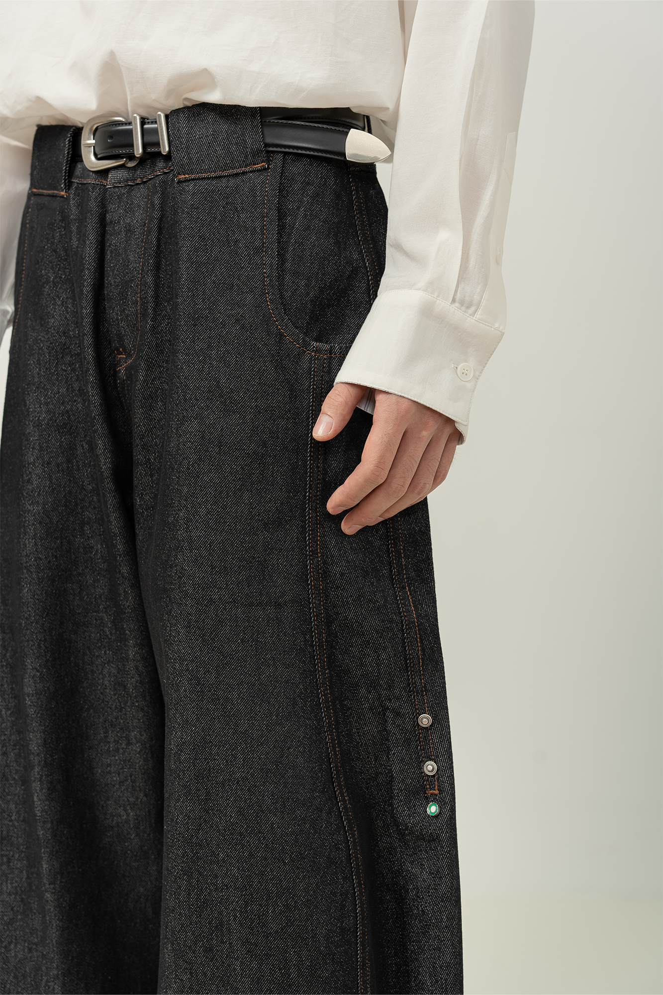 MOITIEDEPETALE Panel Stited Rivet Balloon-Leg Raw Jeans