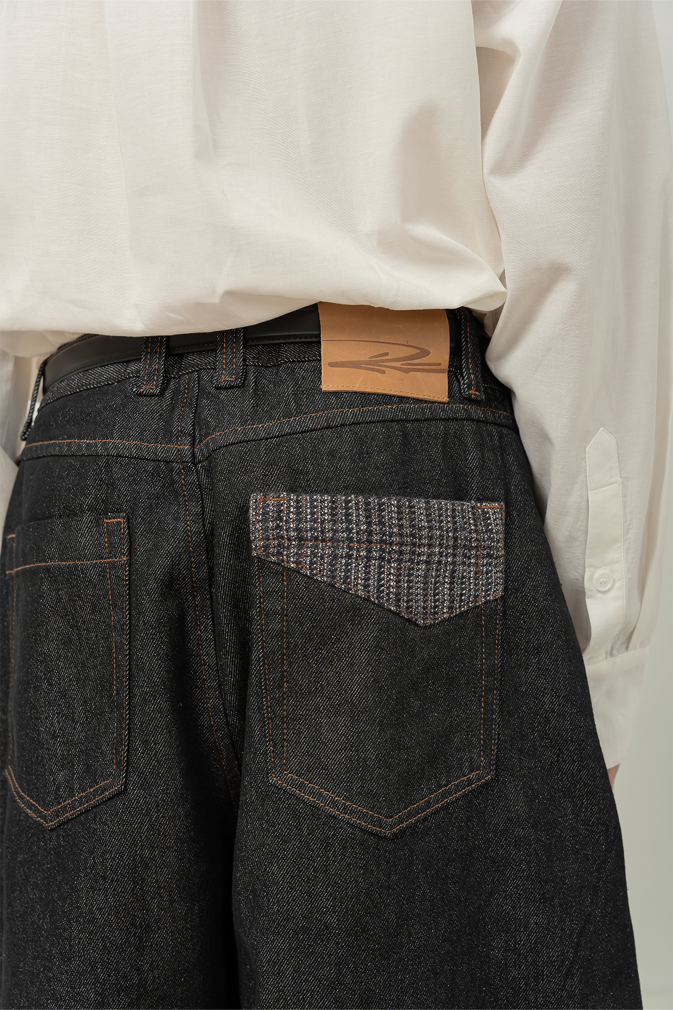 MOITIEDEPETALE Panel Stited Rivet Balloon-Leg Raw Jeans