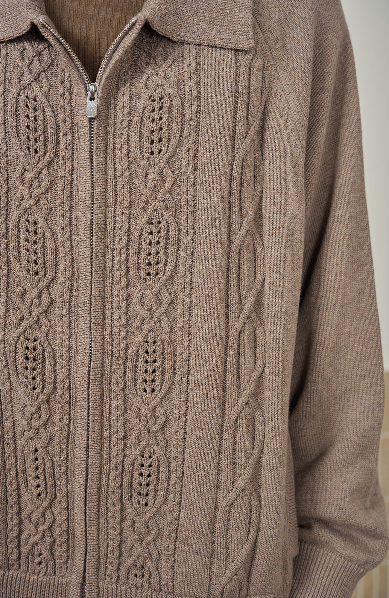 MOITIEDEPETALE Modern Cable-Knit Zip-Up Cardigan