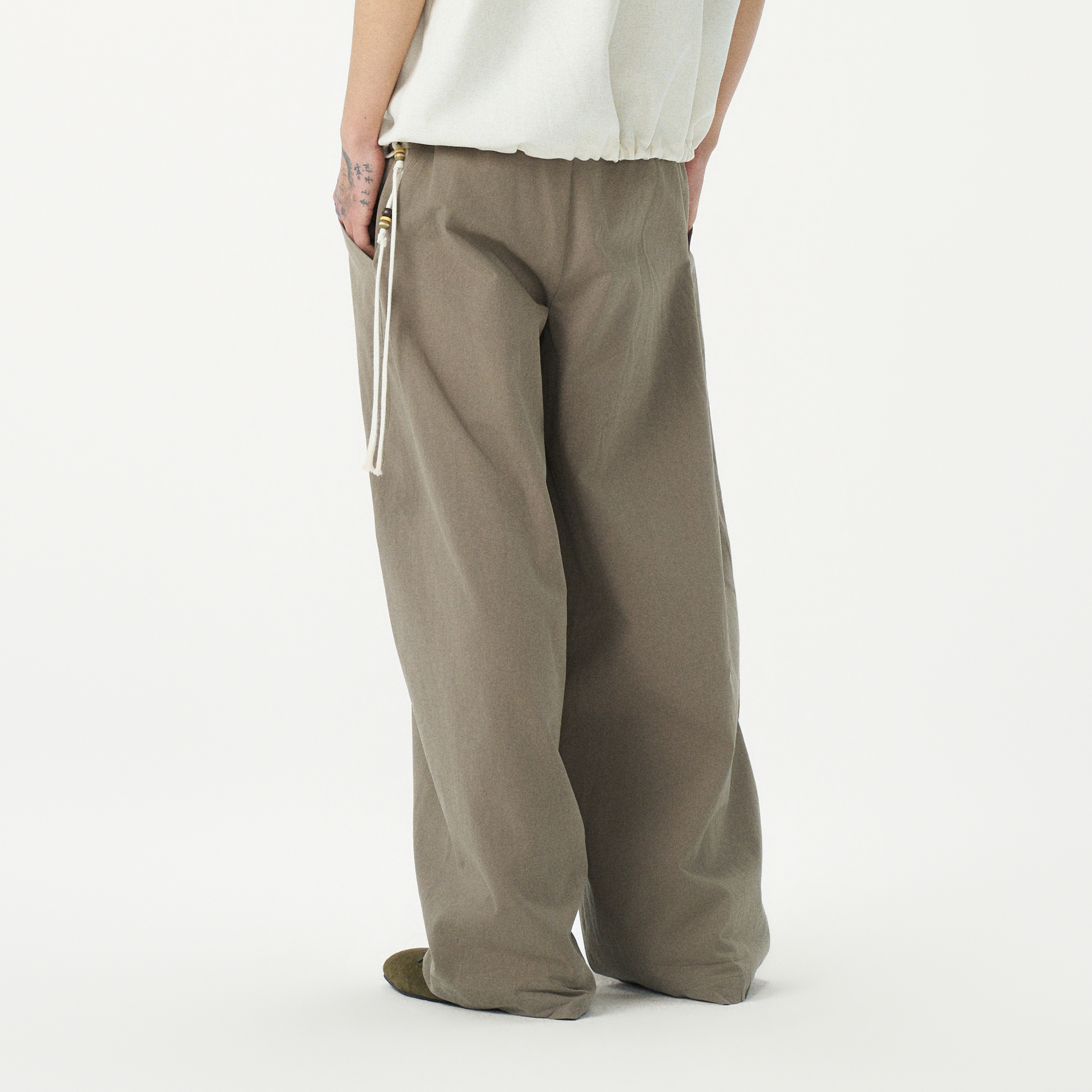 GONGHE REPUB Tie-Waist Pleated Wide-Leg Pants
