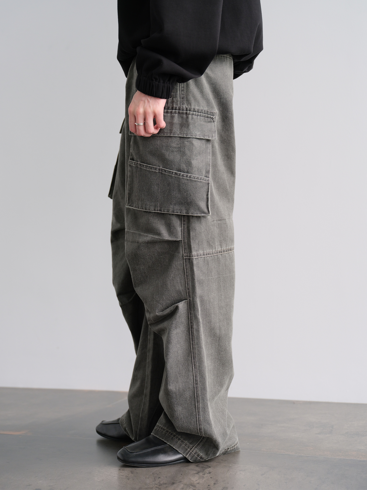 ORGANIC EMOTION Washed Pleated Multi-Pocket Cargo Pants