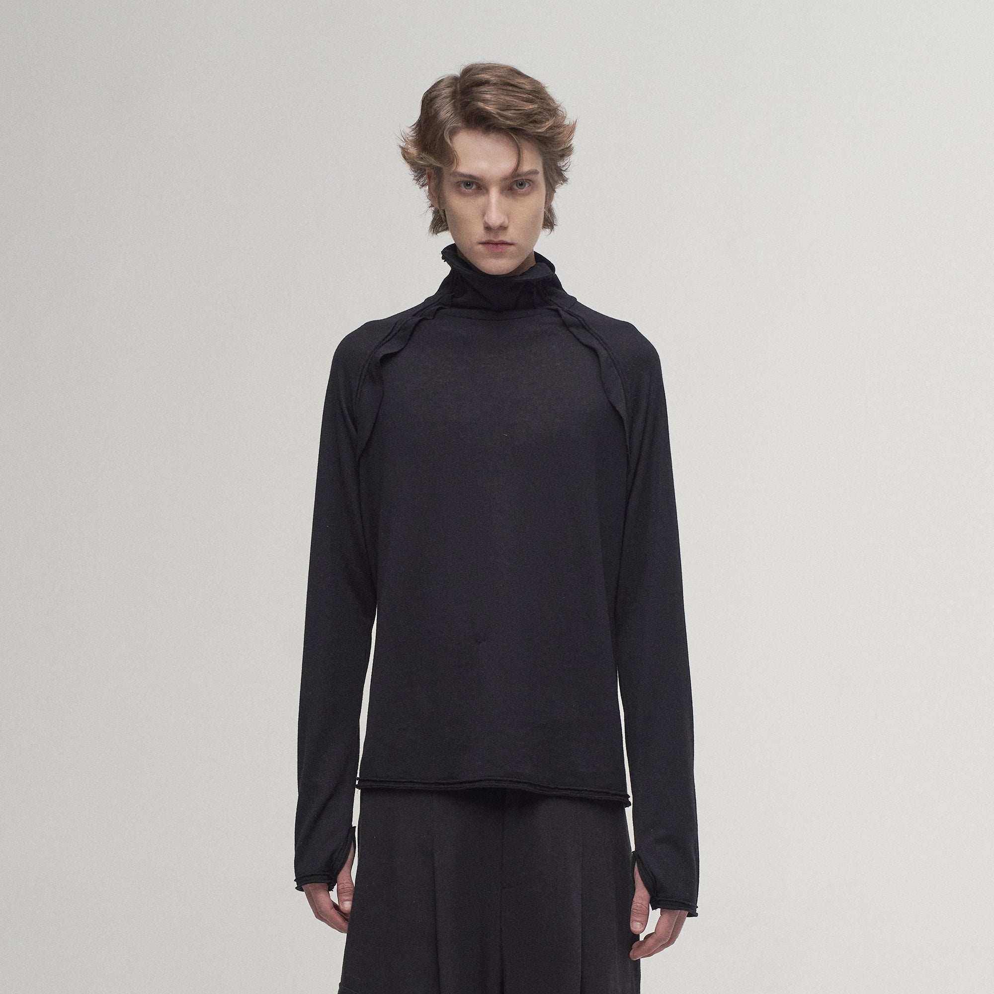 ILNya Nieternite Nifutur Ruffle Tape Shoulder Long Sleeve Tee