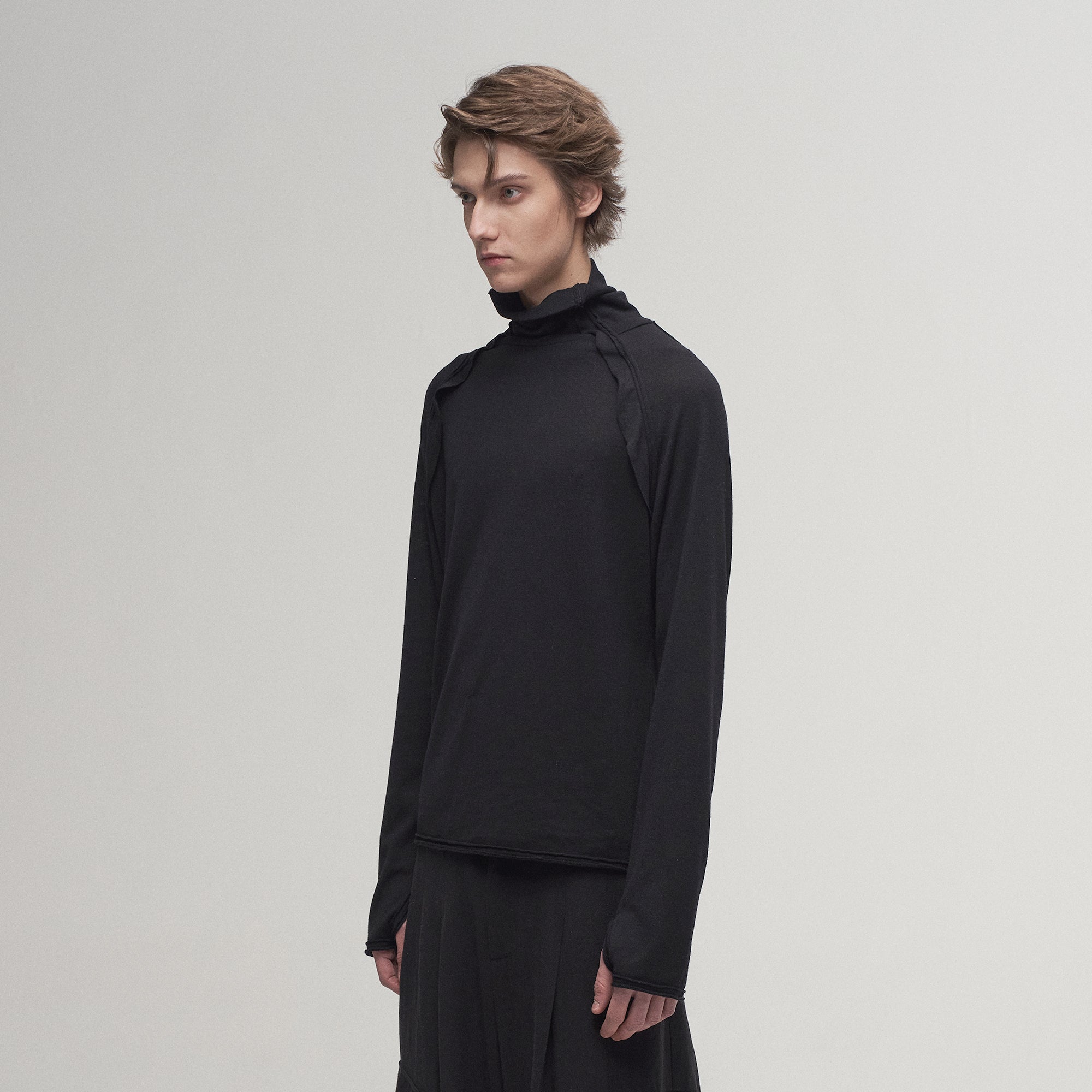ILNya Nieternite Nifutur Ruffle Tape Shoulder Long Sleeve Tee