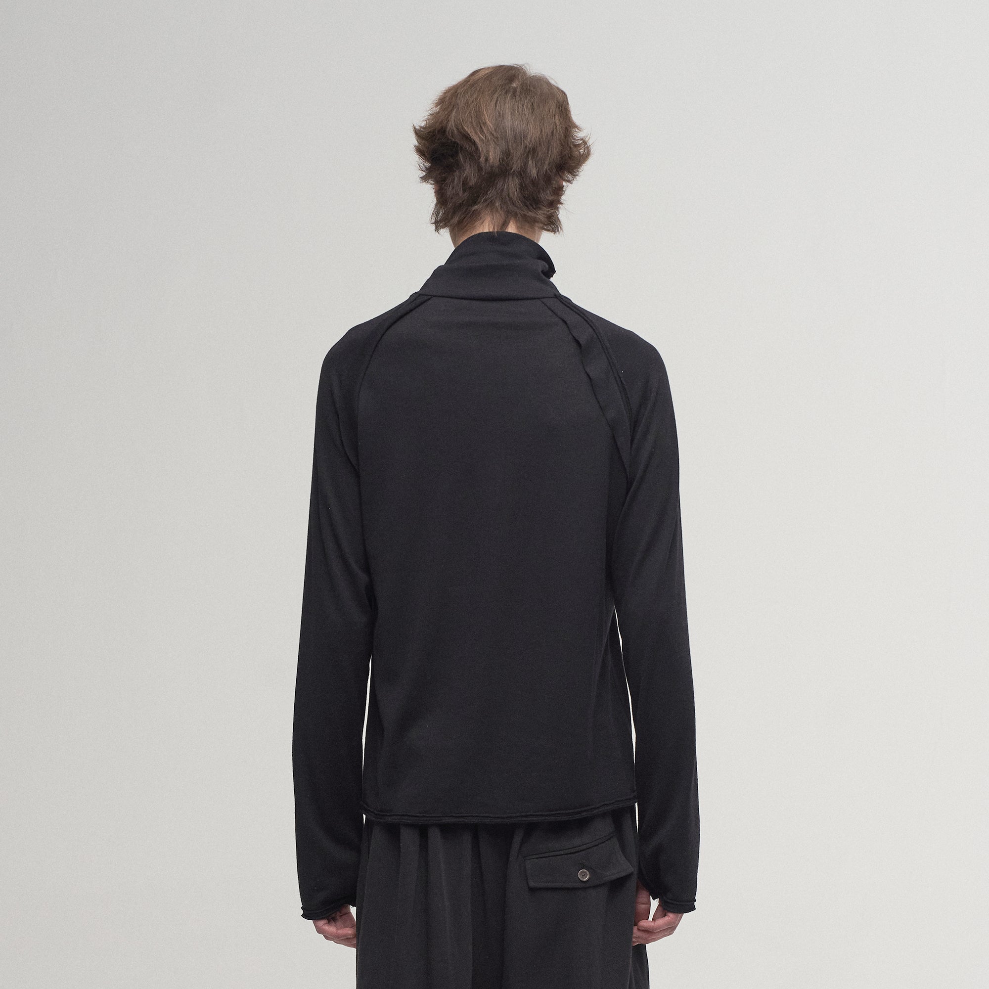 ILNya Nieternite Nifutur Ruffle Tape Shoulder Long Sleeve Tee
