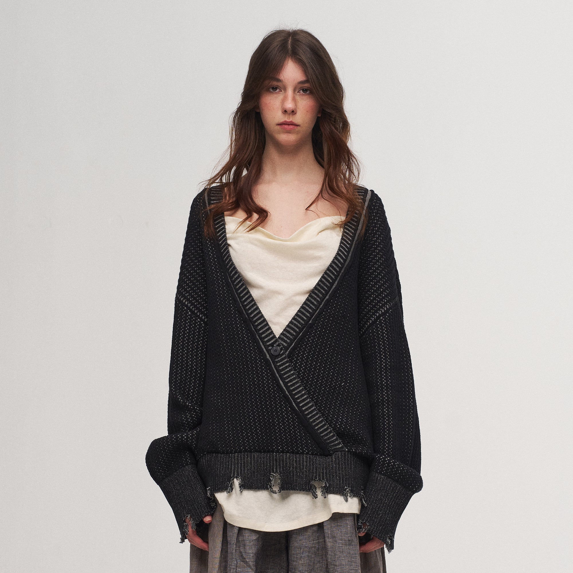 ILNya Nieternite Nifutur Frayed Edge Ribbed V-Neck Cardigan