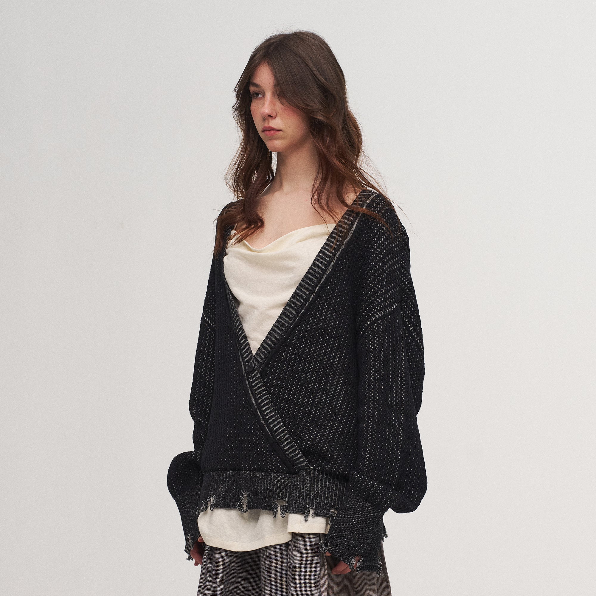 ILNya Nieternite Nifutur Frayed Edge Ribbed V-Neck Cardigan