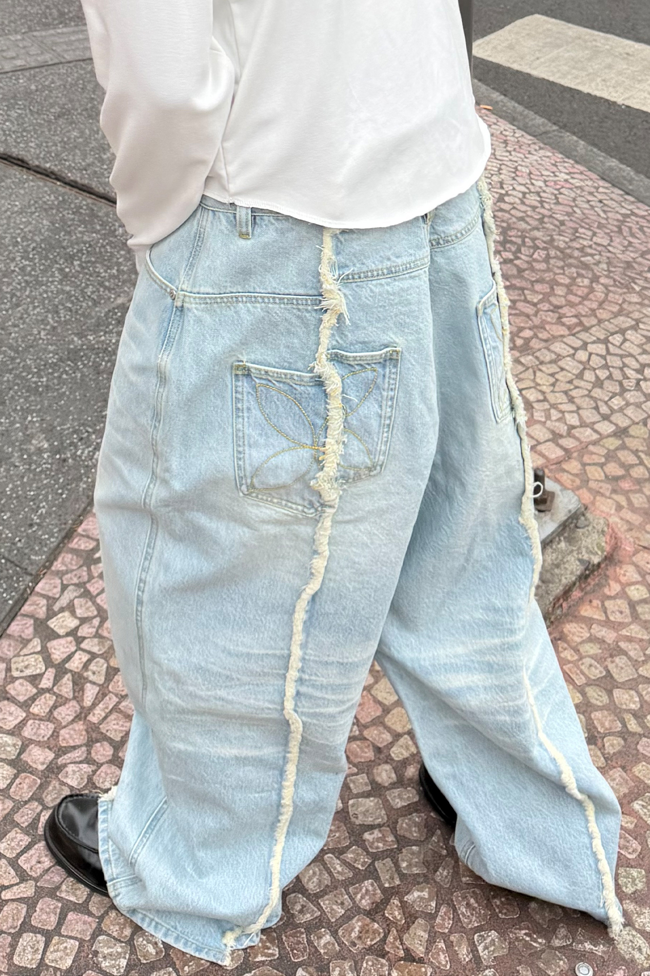STEEPC Washed Frayed Seam Baggy Jeans